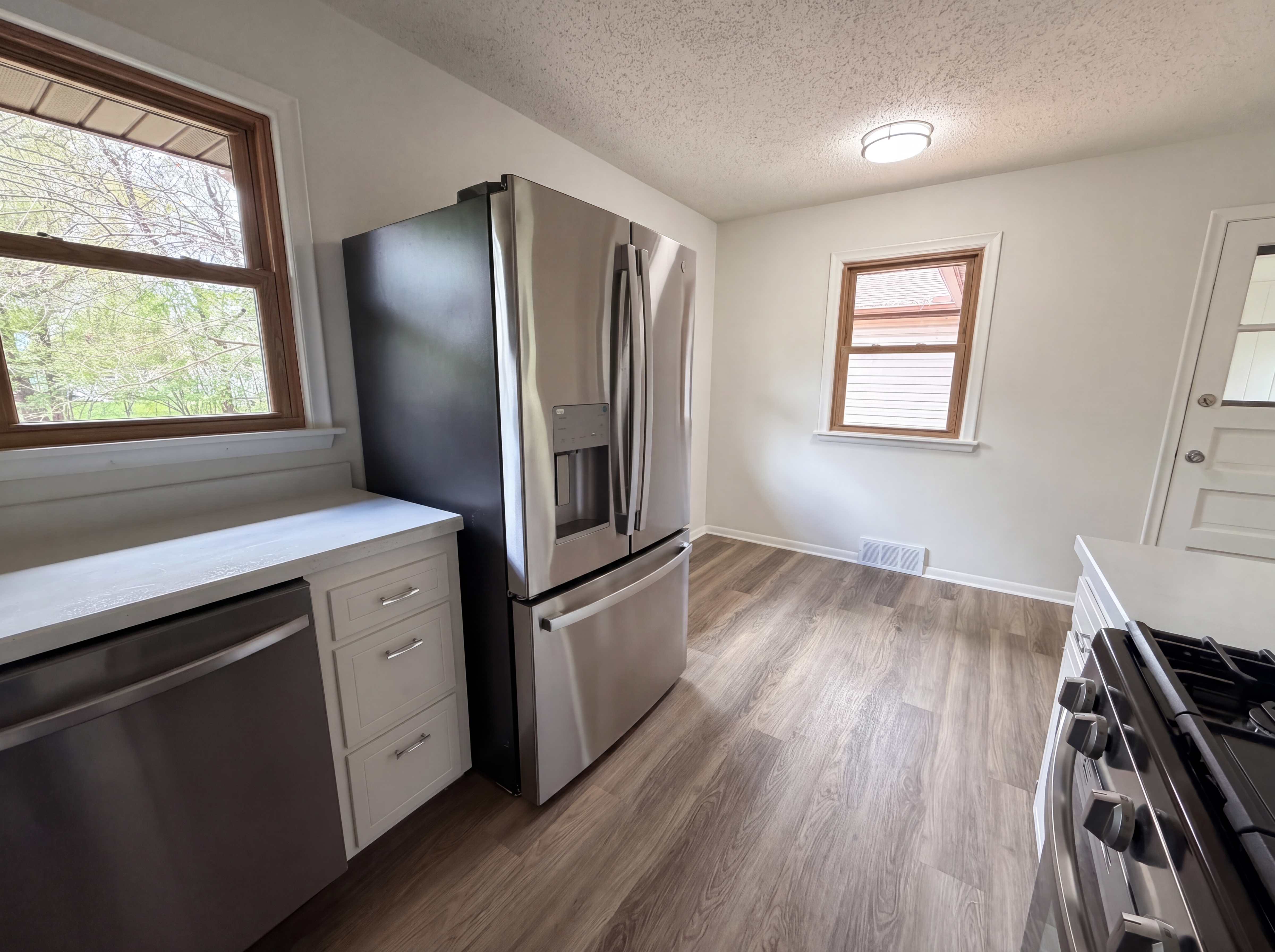 Photo 19 of 27 of 8615 Virginia Cir N, St. Louis Park, MN