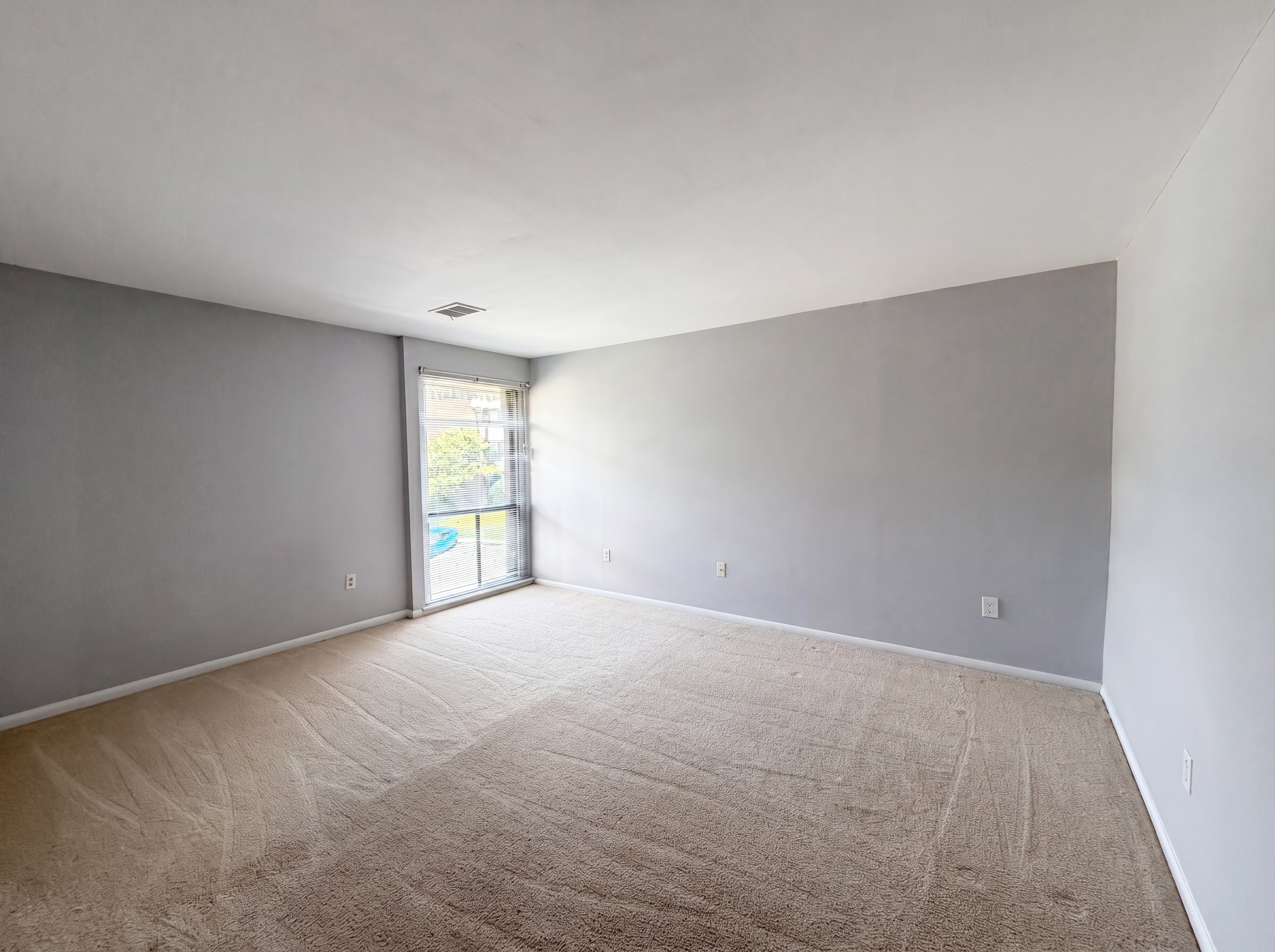 Photo 4 of 16 of 9907 Blundon Dr, Silver Spring, MD