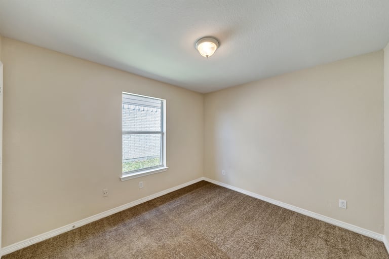 Photo 17 of 22 - 2648 Bishop Allen Ln, Dallas, TX 75237