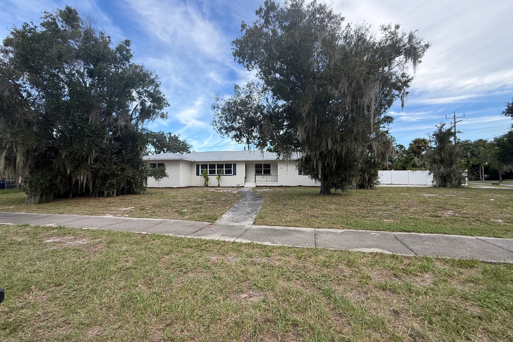 Photo 1 of 601 Myrtle Way S