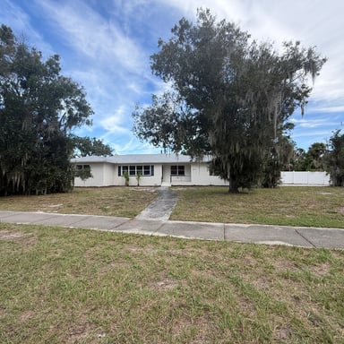 Property photo 1 of 601 Myrtle Way S
