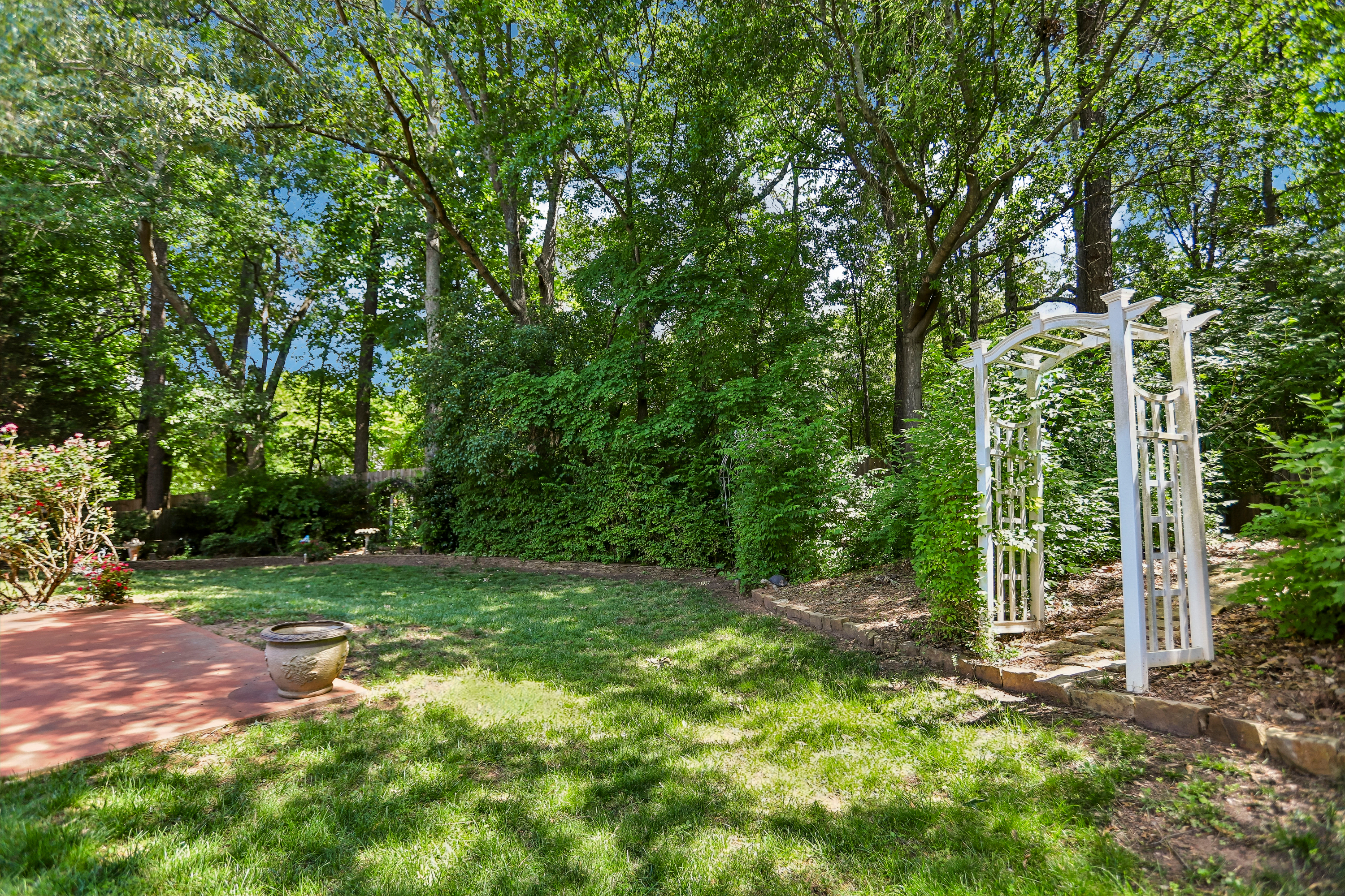Photo 31 of 38 of 3054 Montclair Cir SE, Smyrna, GA