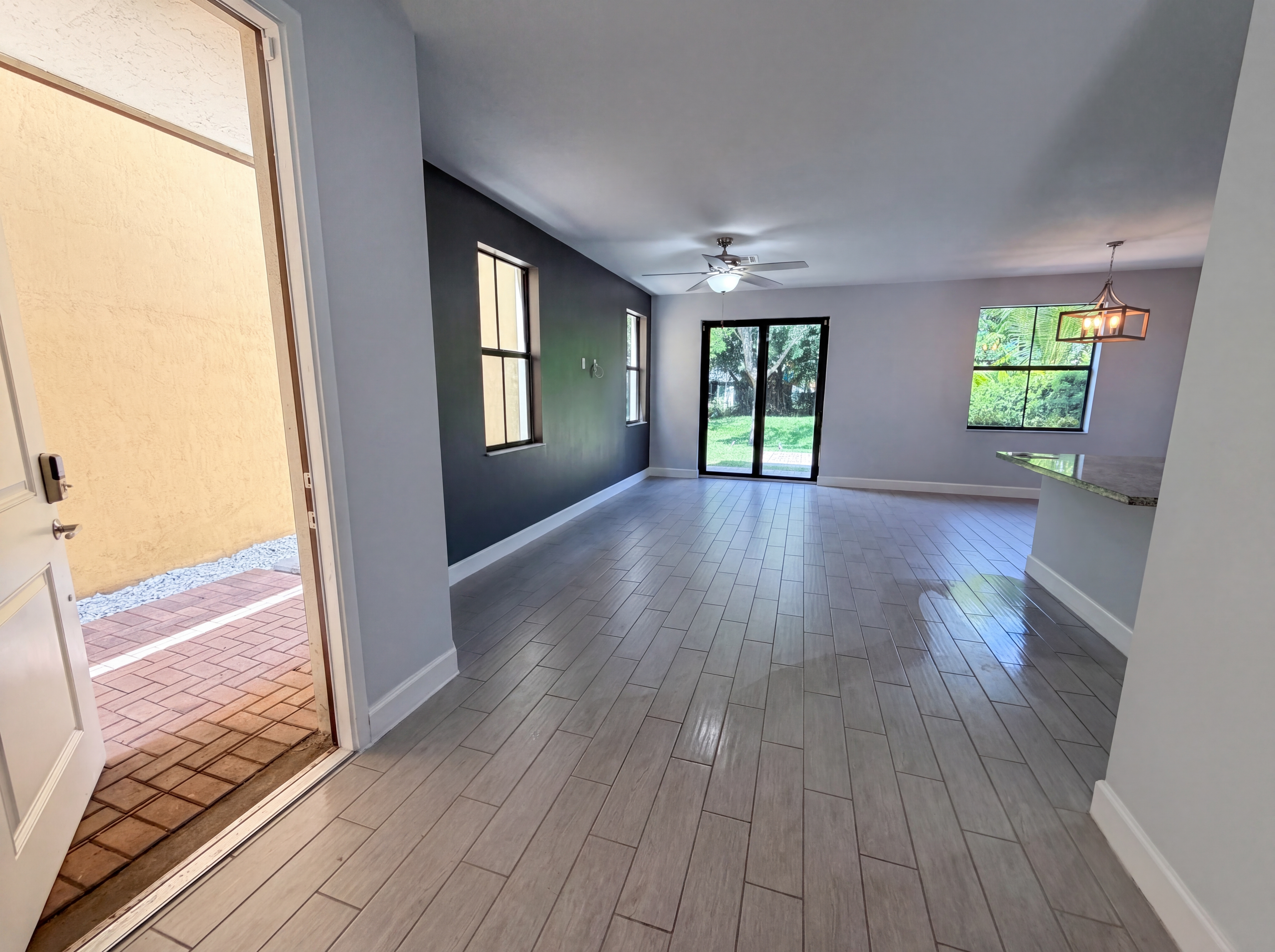 Photo 3 of 26 of 5213 NW 50th Ter, Tamarac, FL