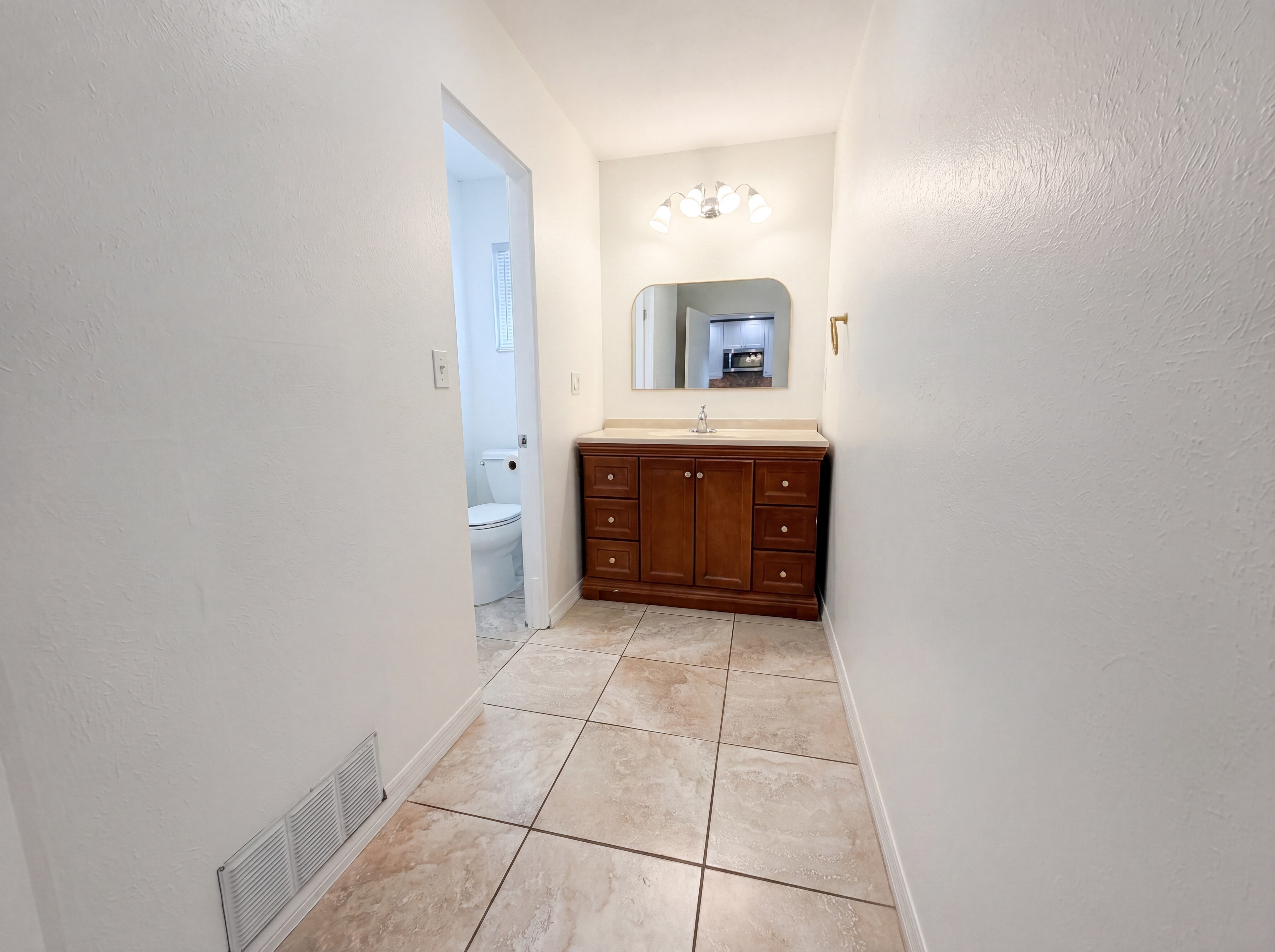 Photo 17 of 28 of 829 E 4th St, Englewood, FL