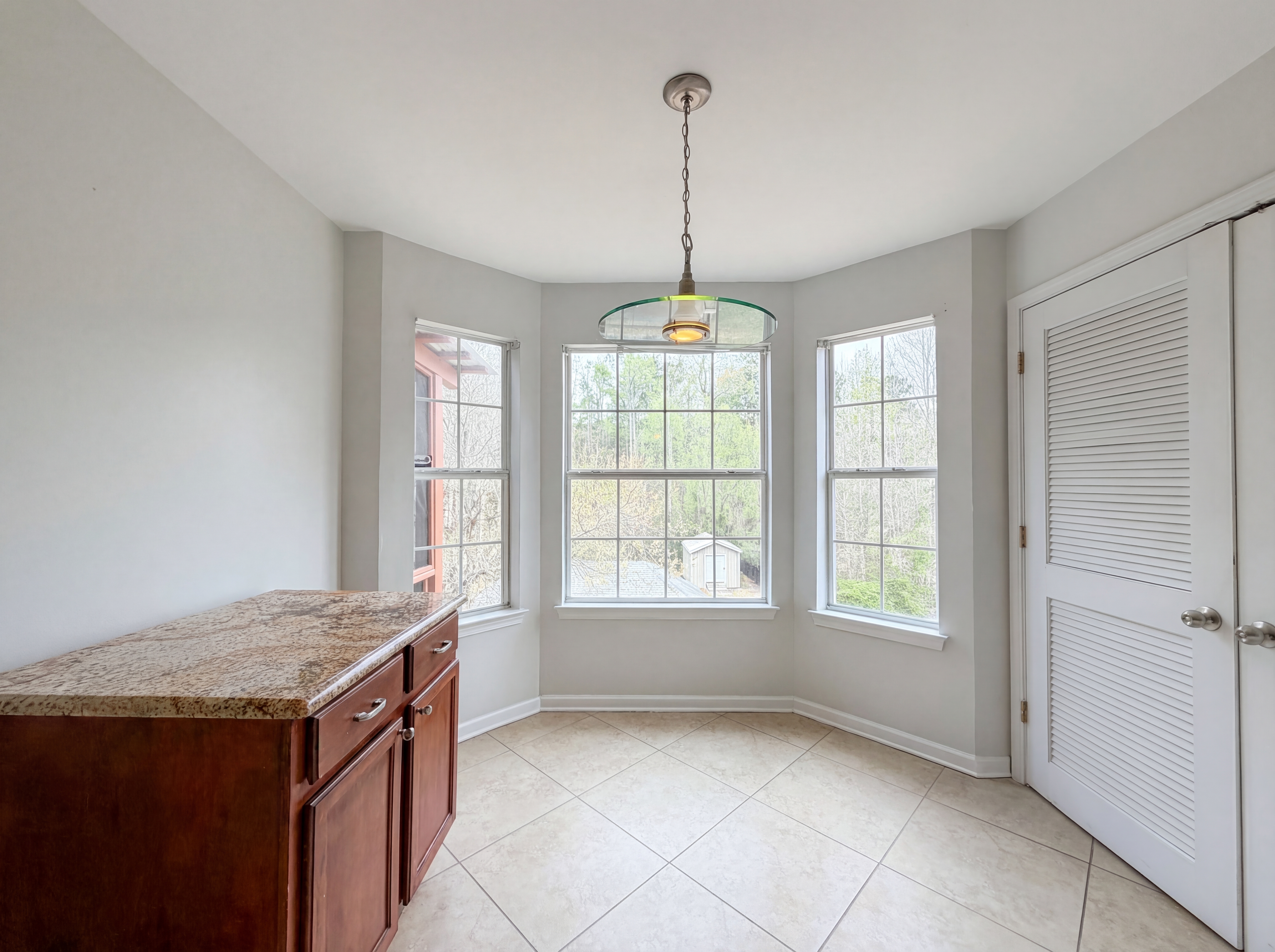 Photo 11 of 46 of 5522 Wind River Ln, Powder Springs, GA