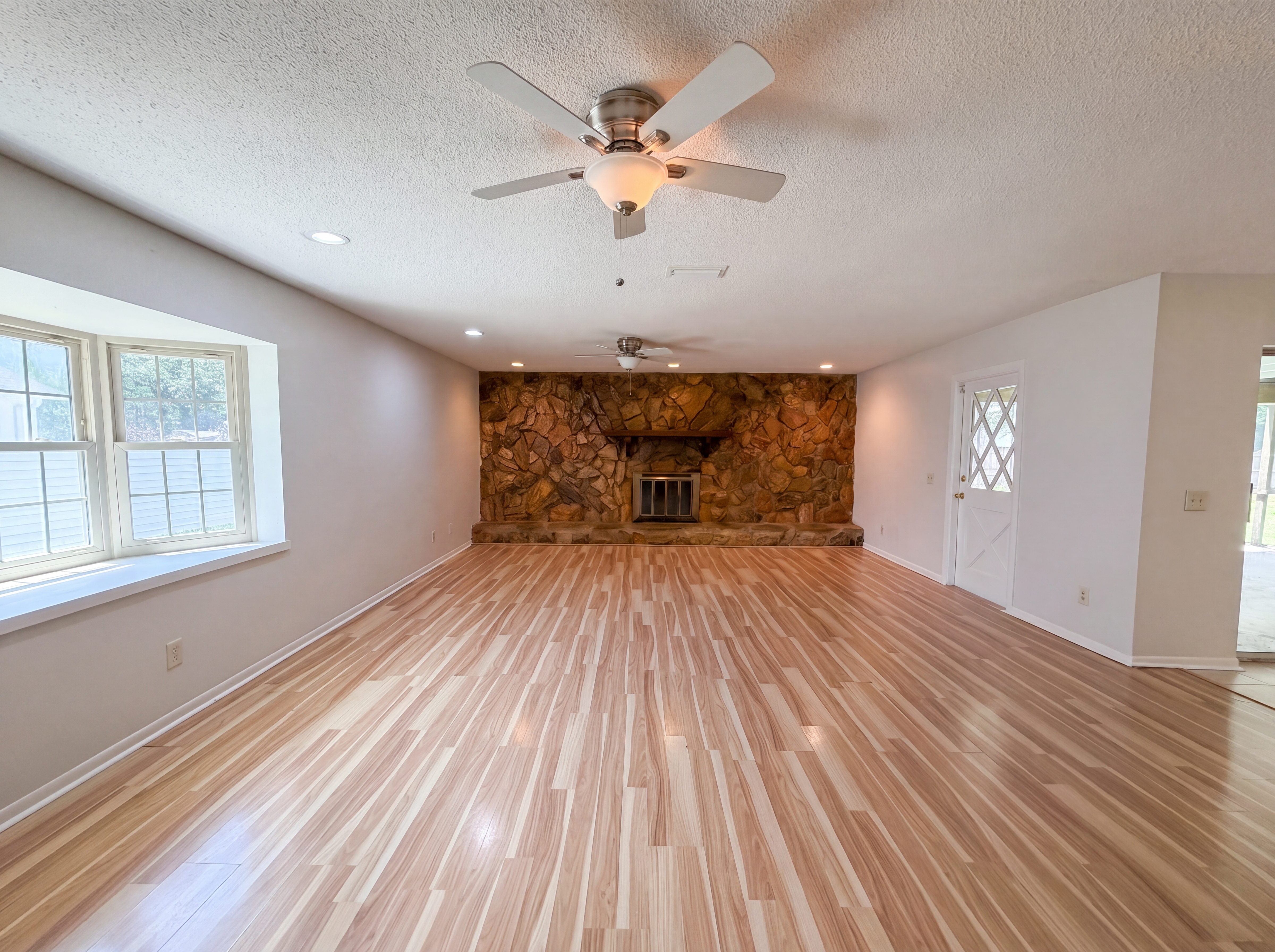Photo 7 of 29 of 2534 Victarra Cir, Lutz, FL