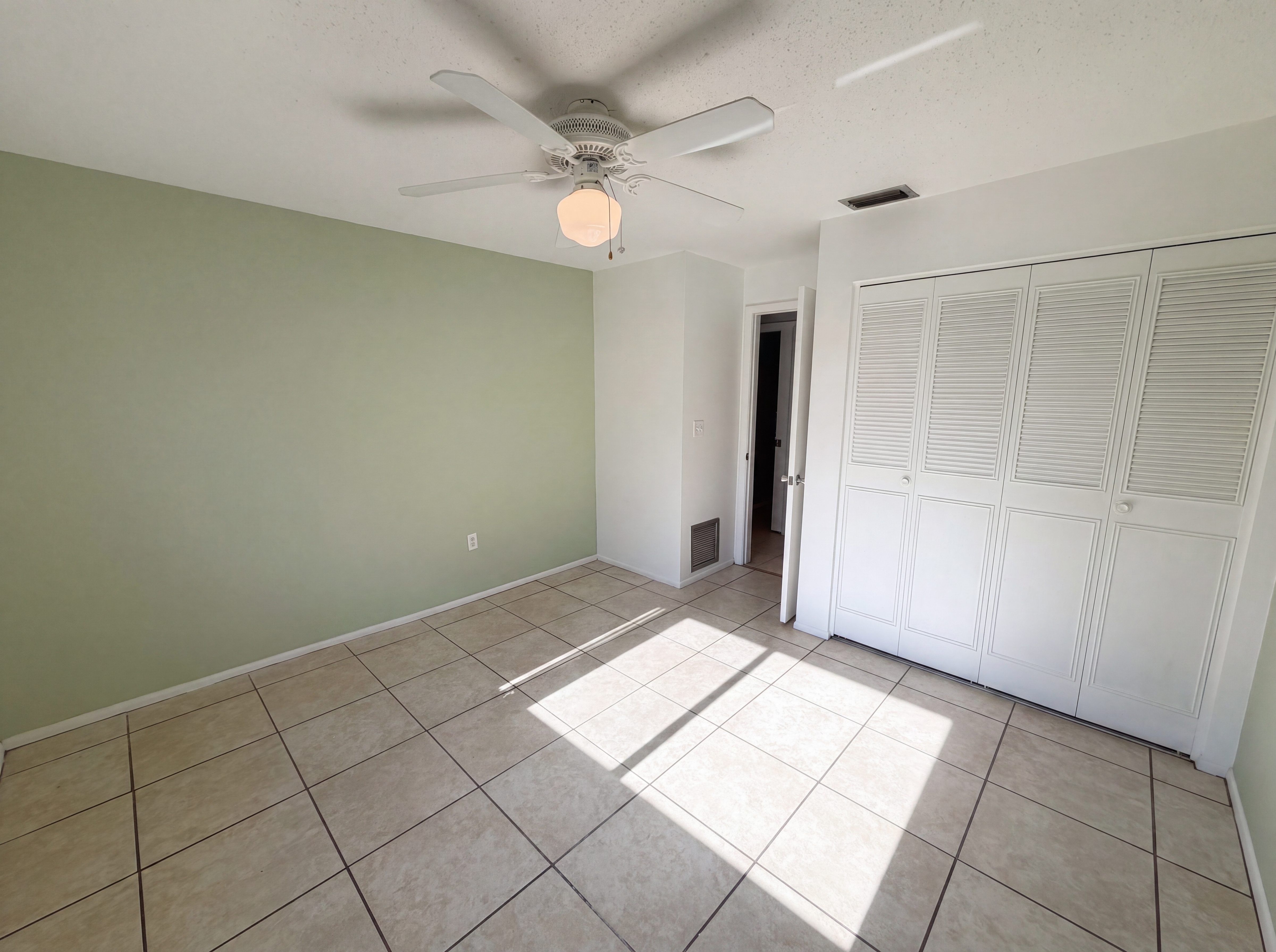 Photo 15 of 29 of 4561 Great Lakes Dr S, Clearwater, FL