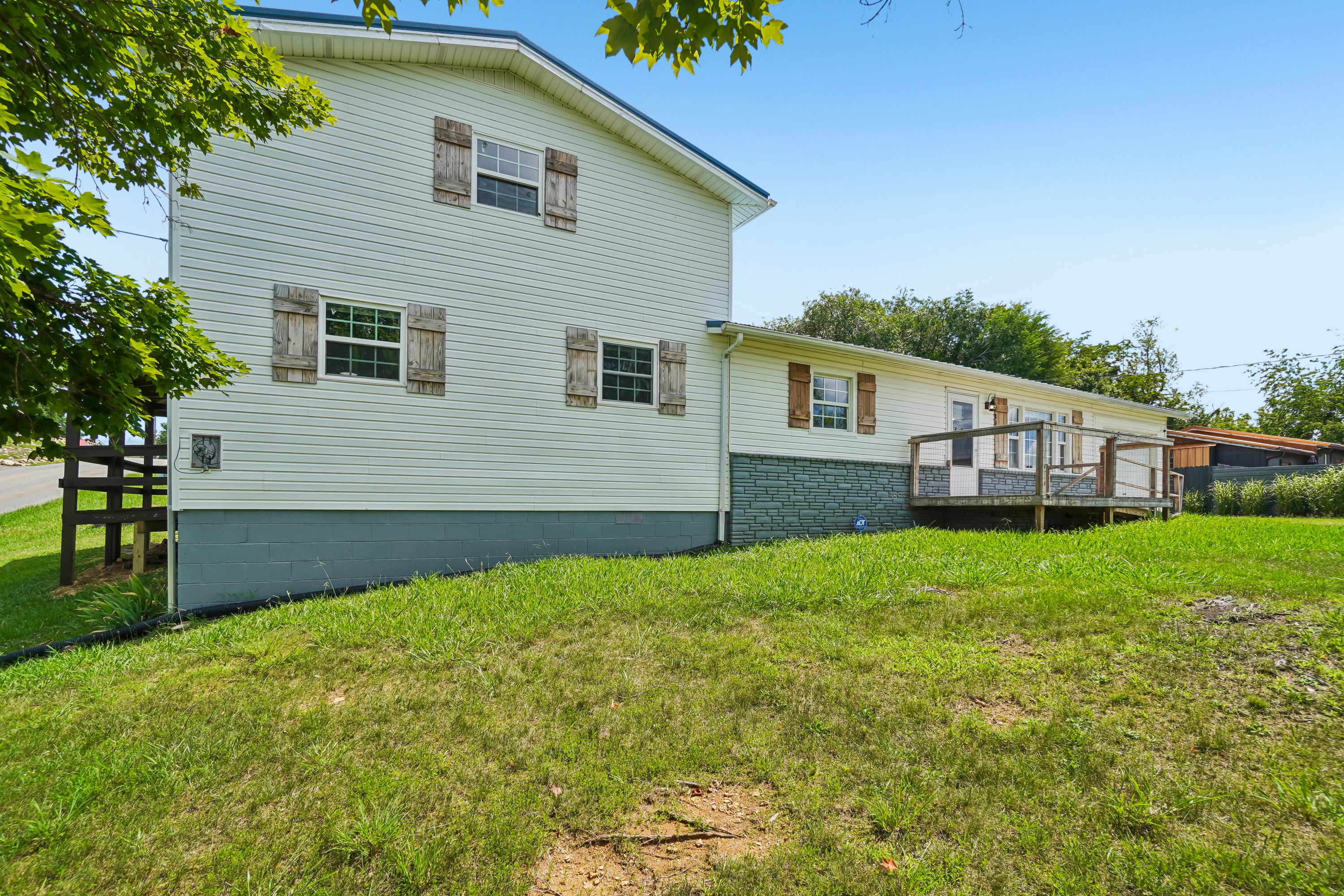 Photo 32 of 36 of 807 Hilltop Dr, Greeneville, TN