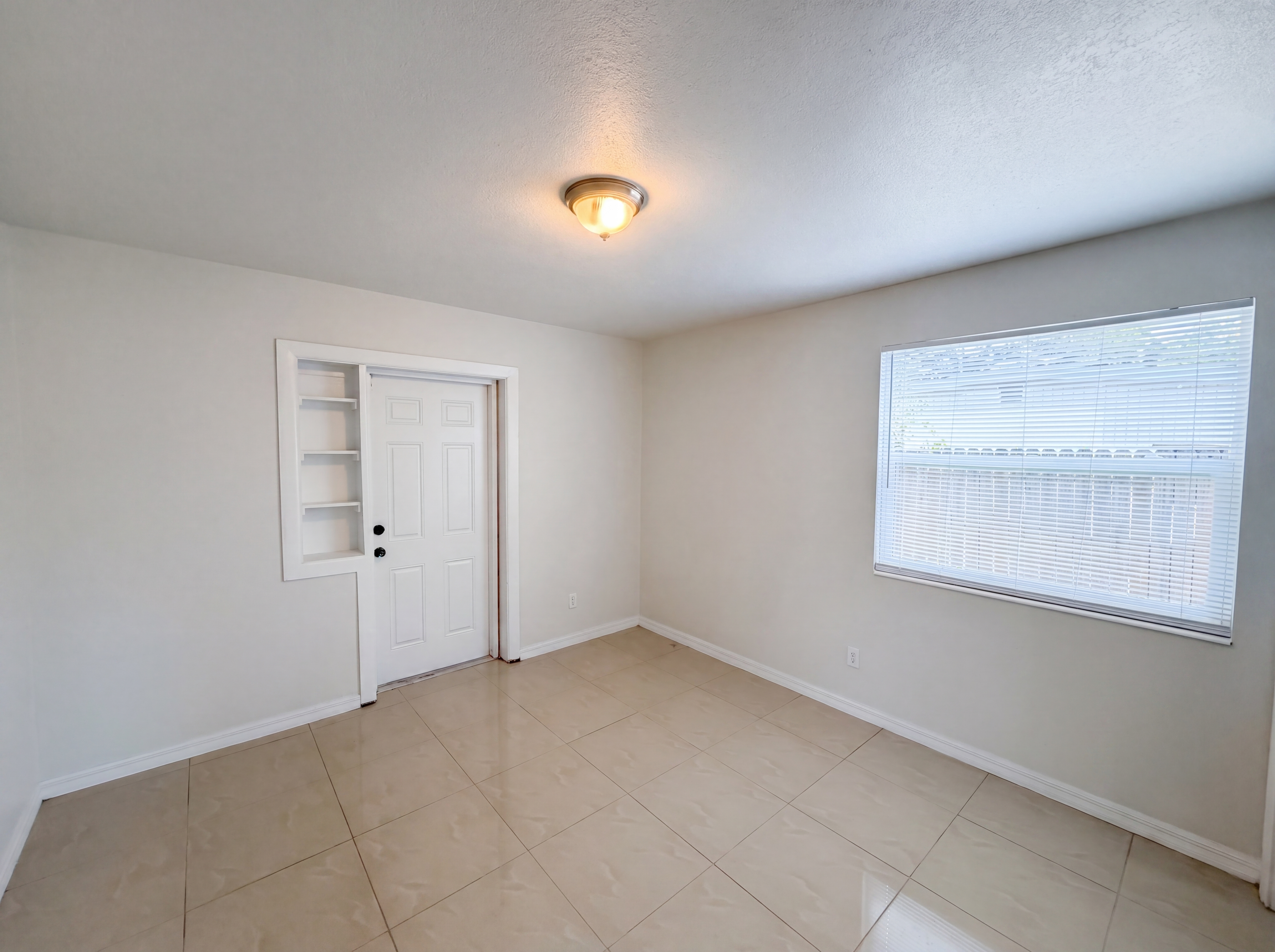 Photo 7 of 25 of 15525 Bedford Cir E, Clearwater, FL