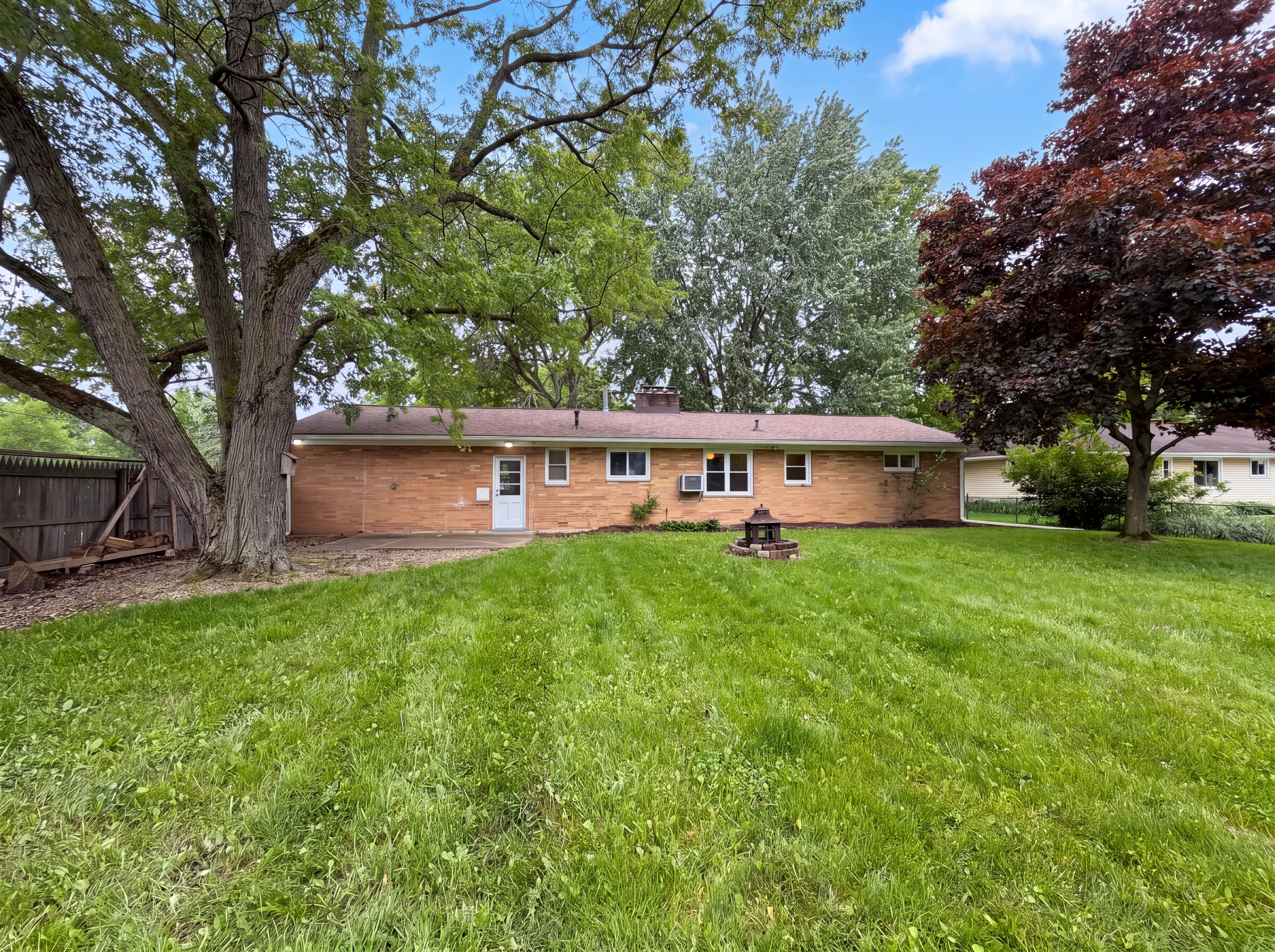 Photo 5 of 21 of 36700 Lakeland Dr, Avon, OH