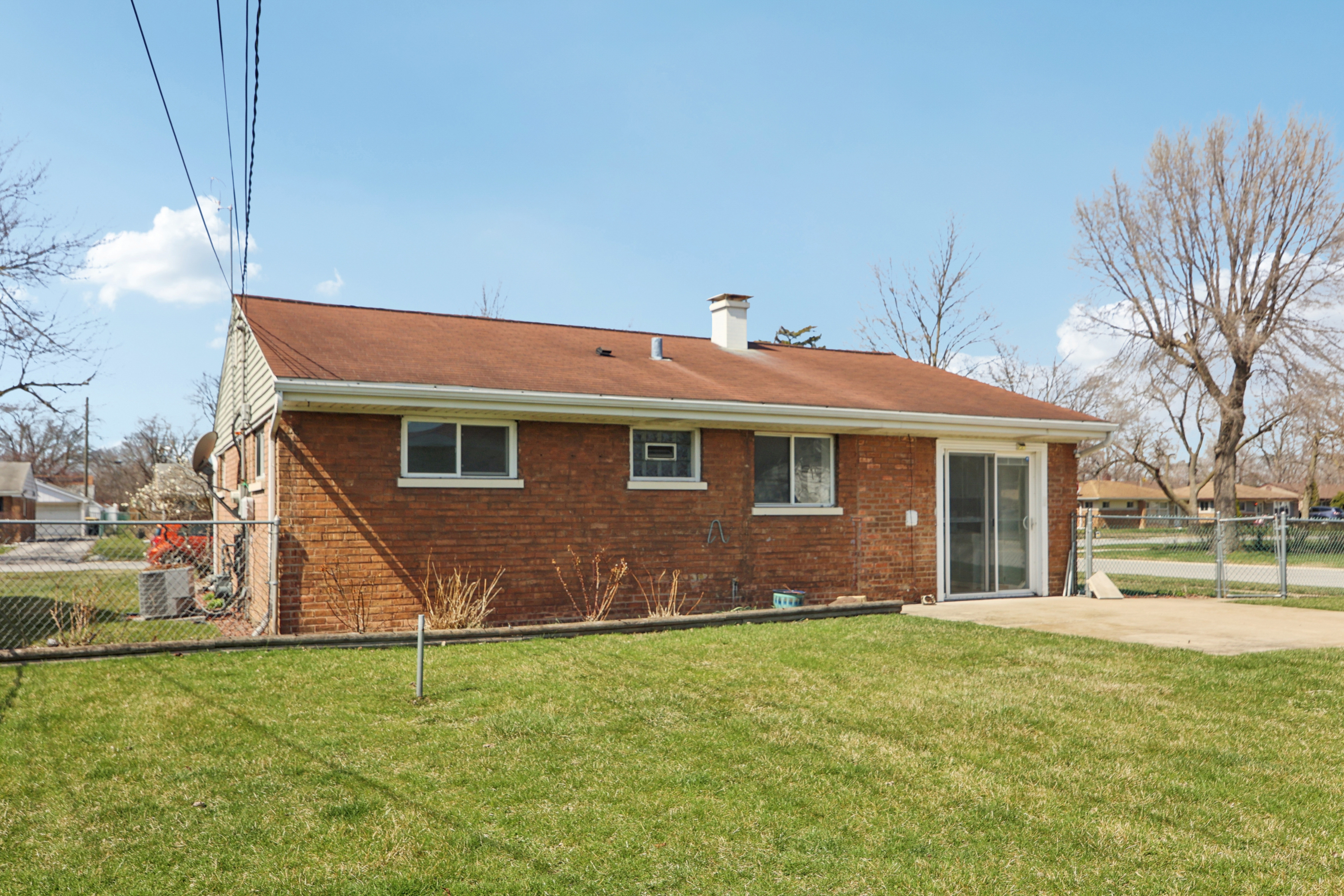 Photo 5 of 30 of 17303 Greenbay Ave, Lansing, IL