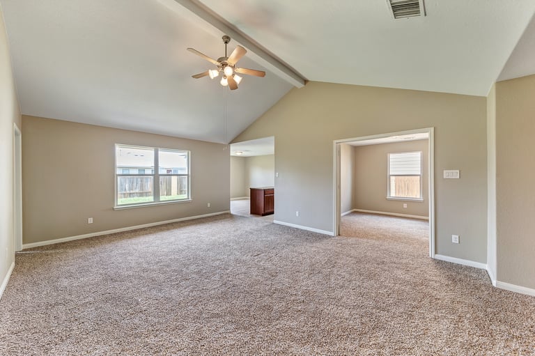 Photo 4 of 22 - 516 Noble Grove Ln, Fort Worth, TX 76140