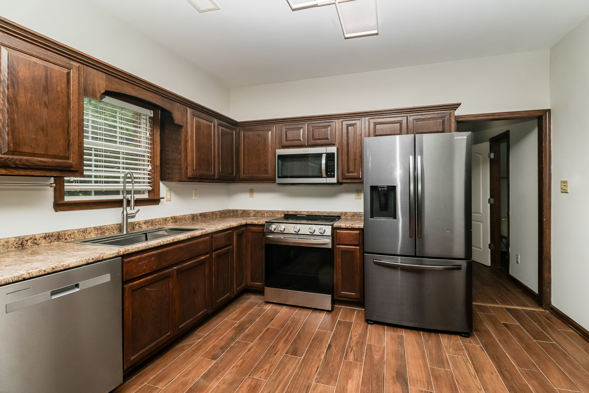 Photo 2 of 25 of 7632 Holly Springs Rd, Hernando, MS