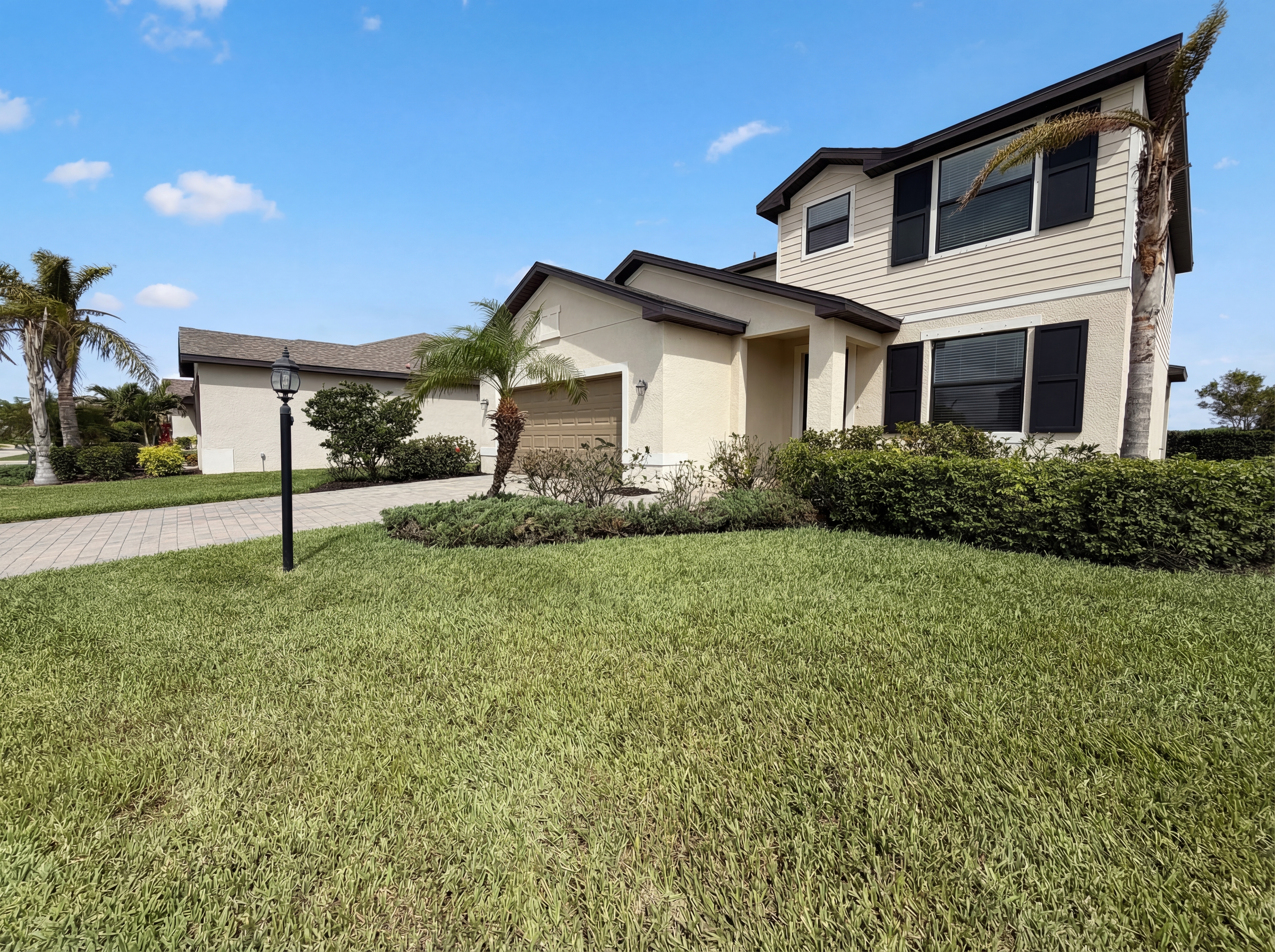 Photo 9 of 35 of 14102 Vindel Cir, Fort Myers, FL
