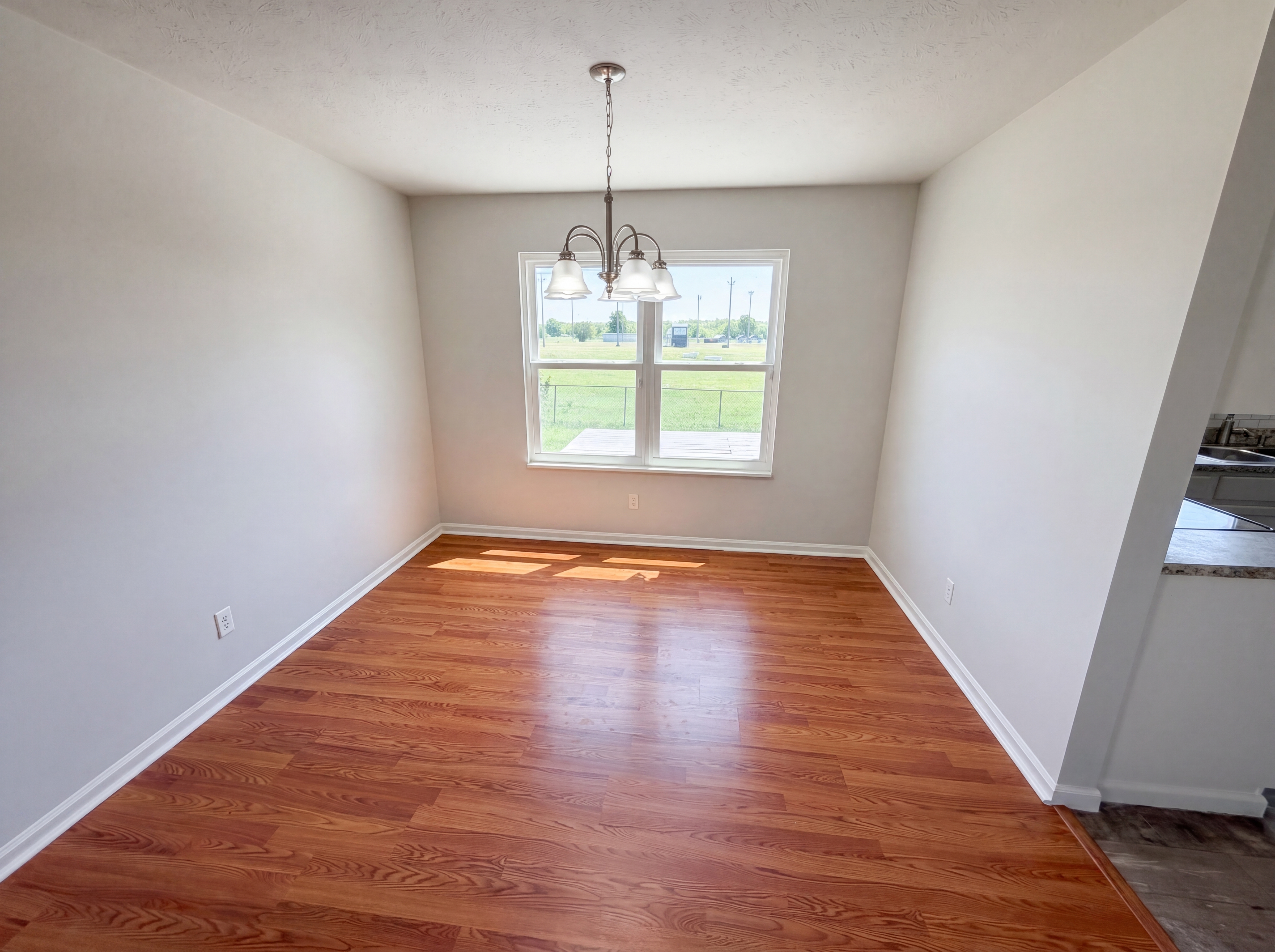 Photo 7 of 26 of 2219 Rolling Oak Dr, Indianapolis, IN