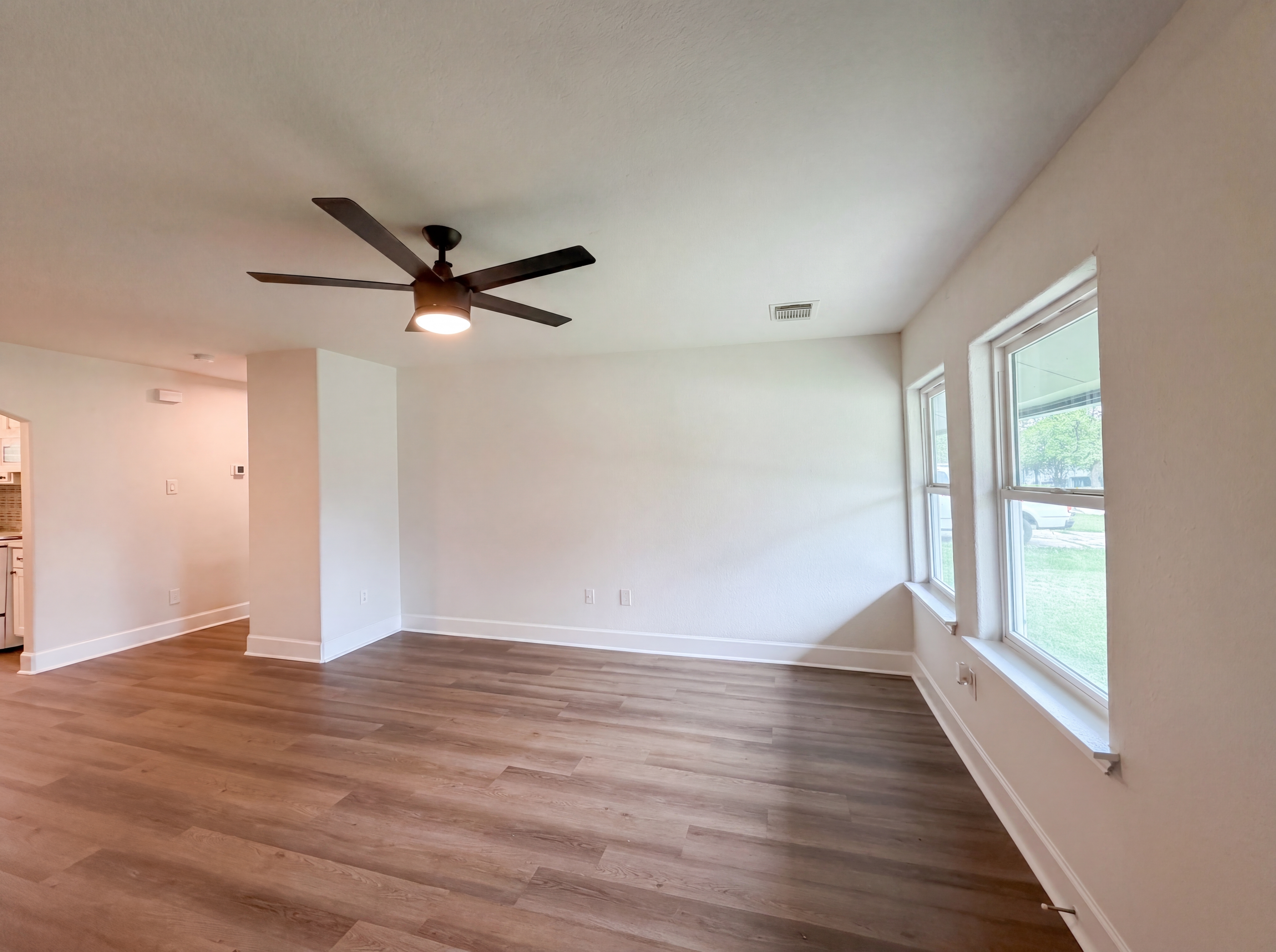 Photo 8 of 19 of 5935 Southseas St, Houston, TX