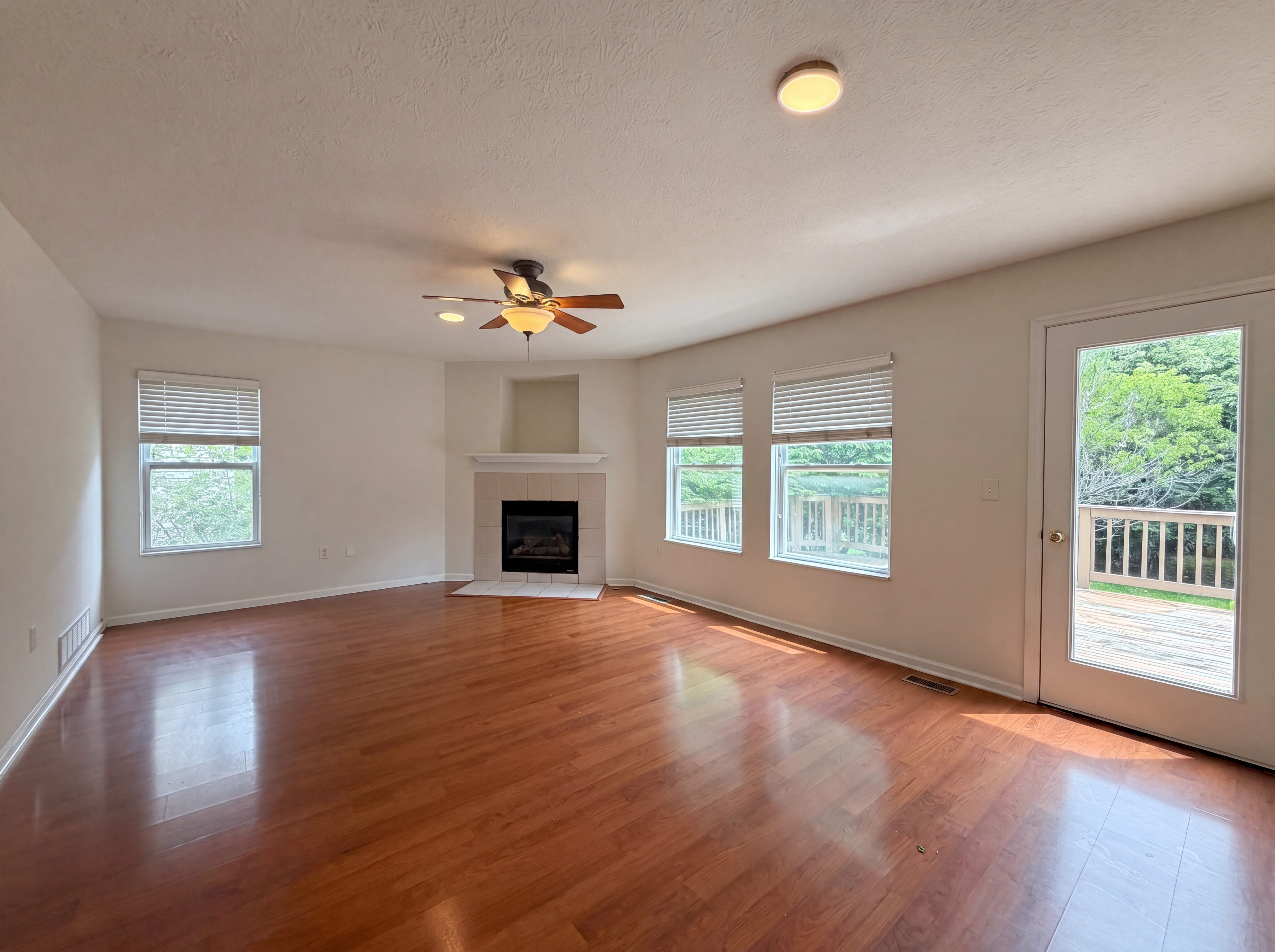 Photo 13 of 44 of 7966 Lazelle Woods Dr, Westerville, OH