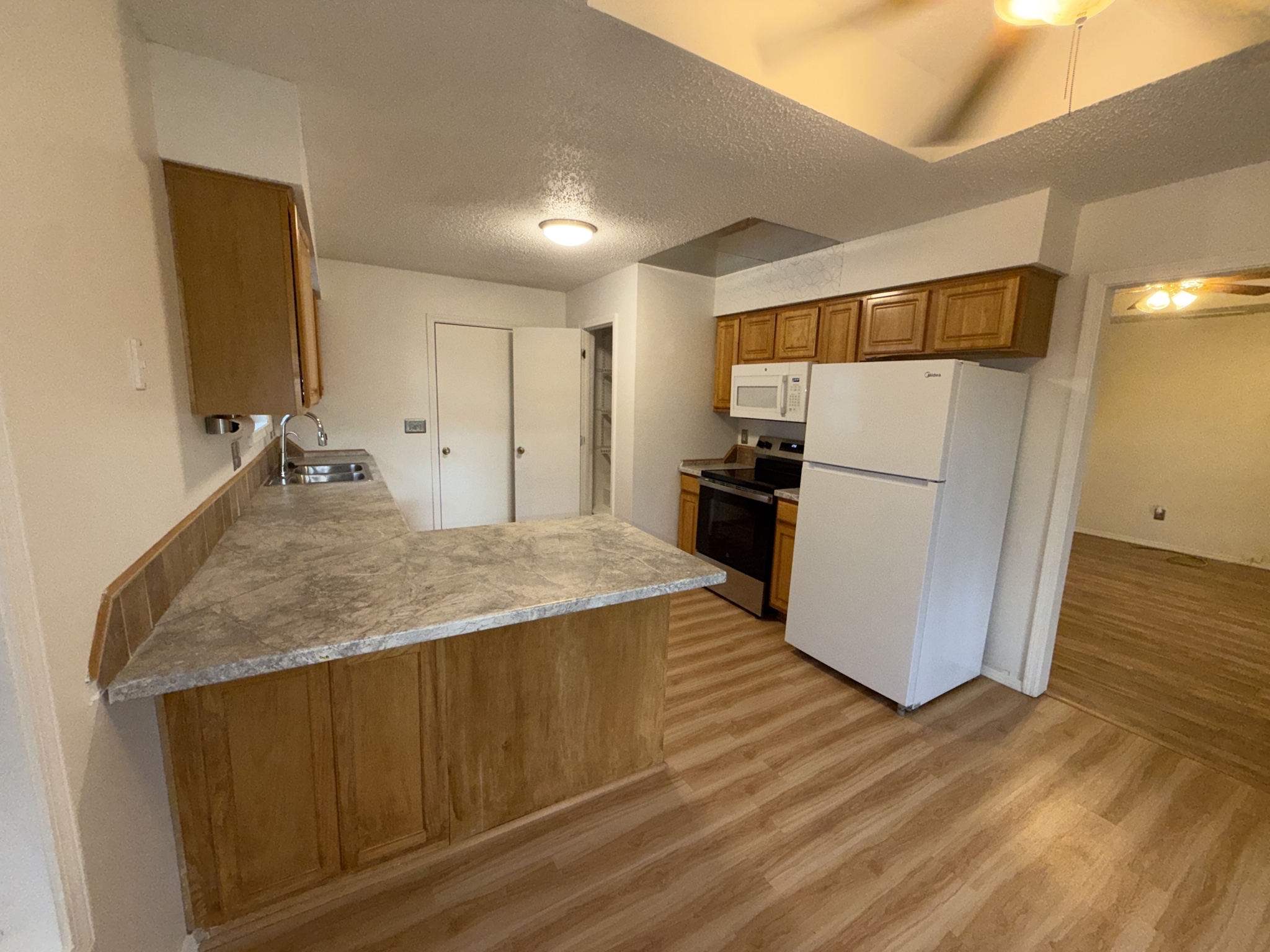 Photo 6 of 19 of 3372 S Western Ave, Springfield, MO