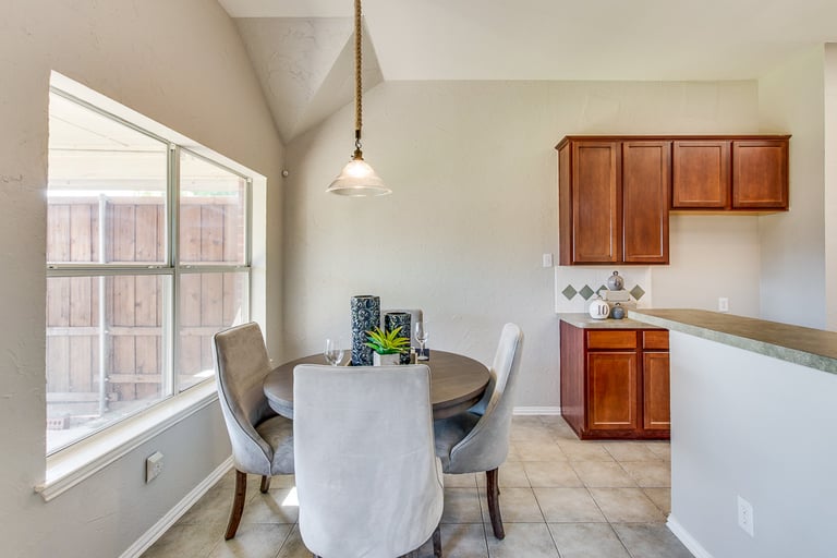 Photo 13 of 33 - 1710 Barton Springs Ct, Allen, TX 75002