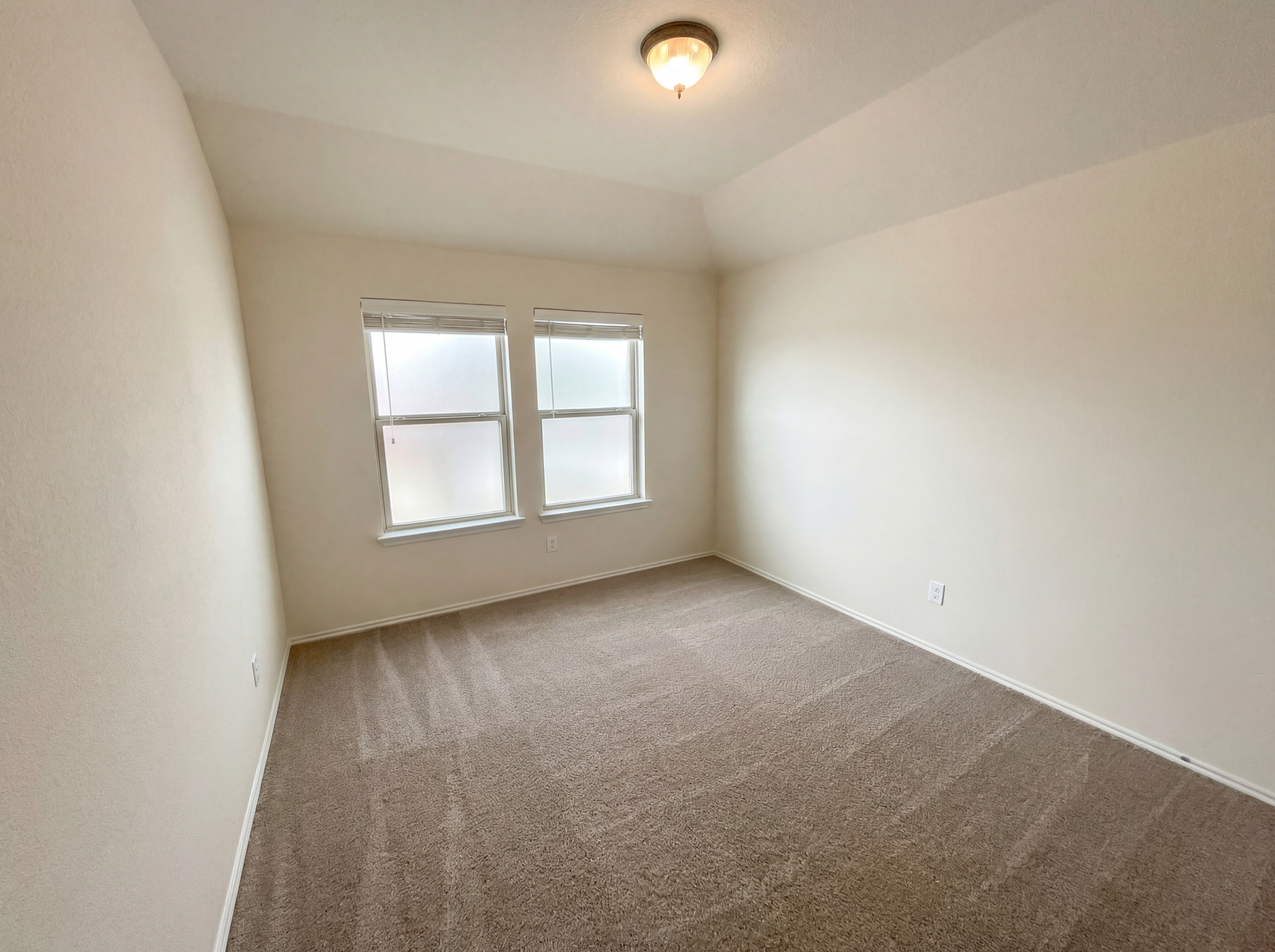 Photo 18 of 26 of 128 Inman Dr, Hutto, TX