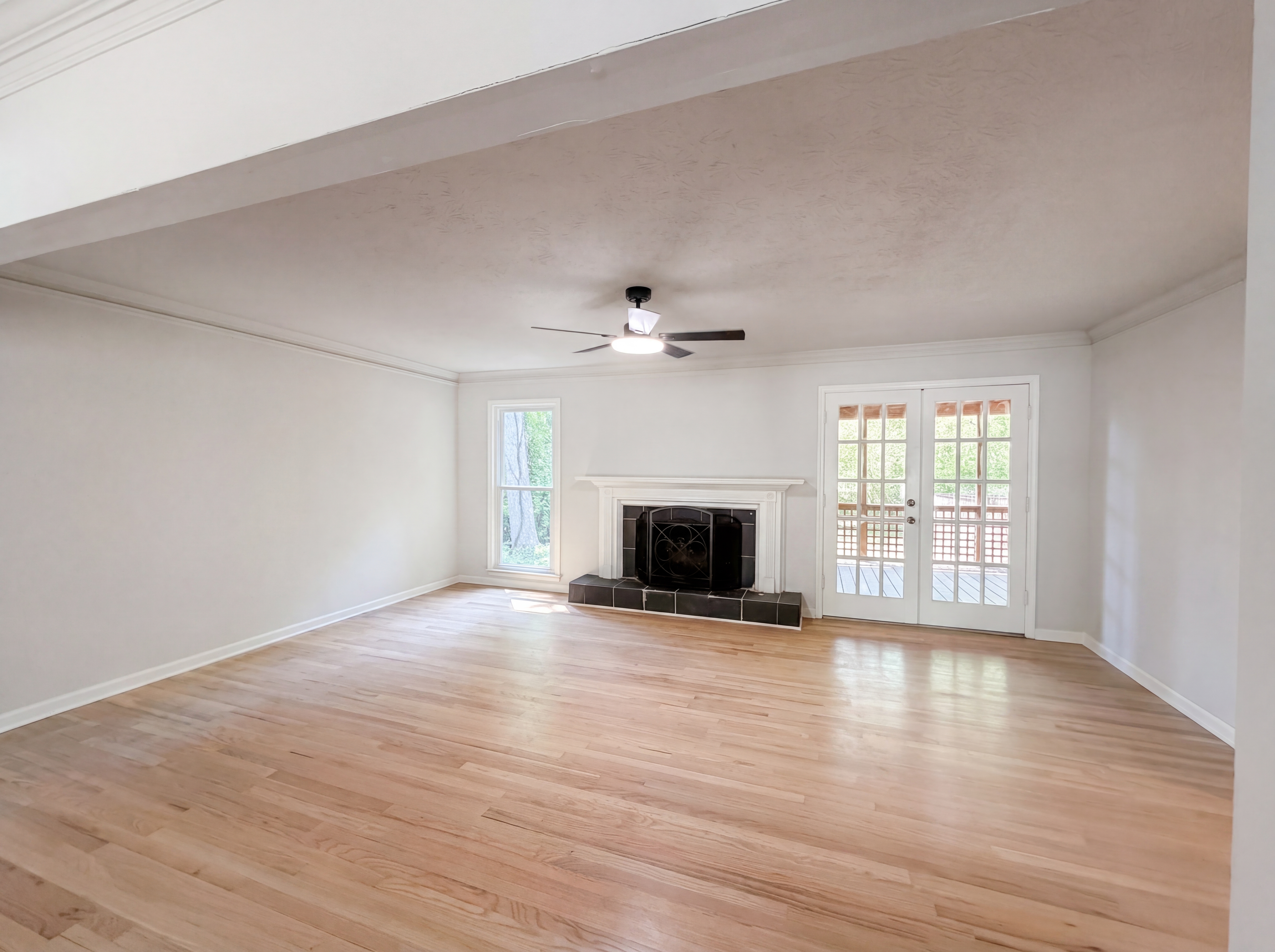 Photo 3 of 22 of 1033 Chestnut Hill Cir SW, Marietta, GA