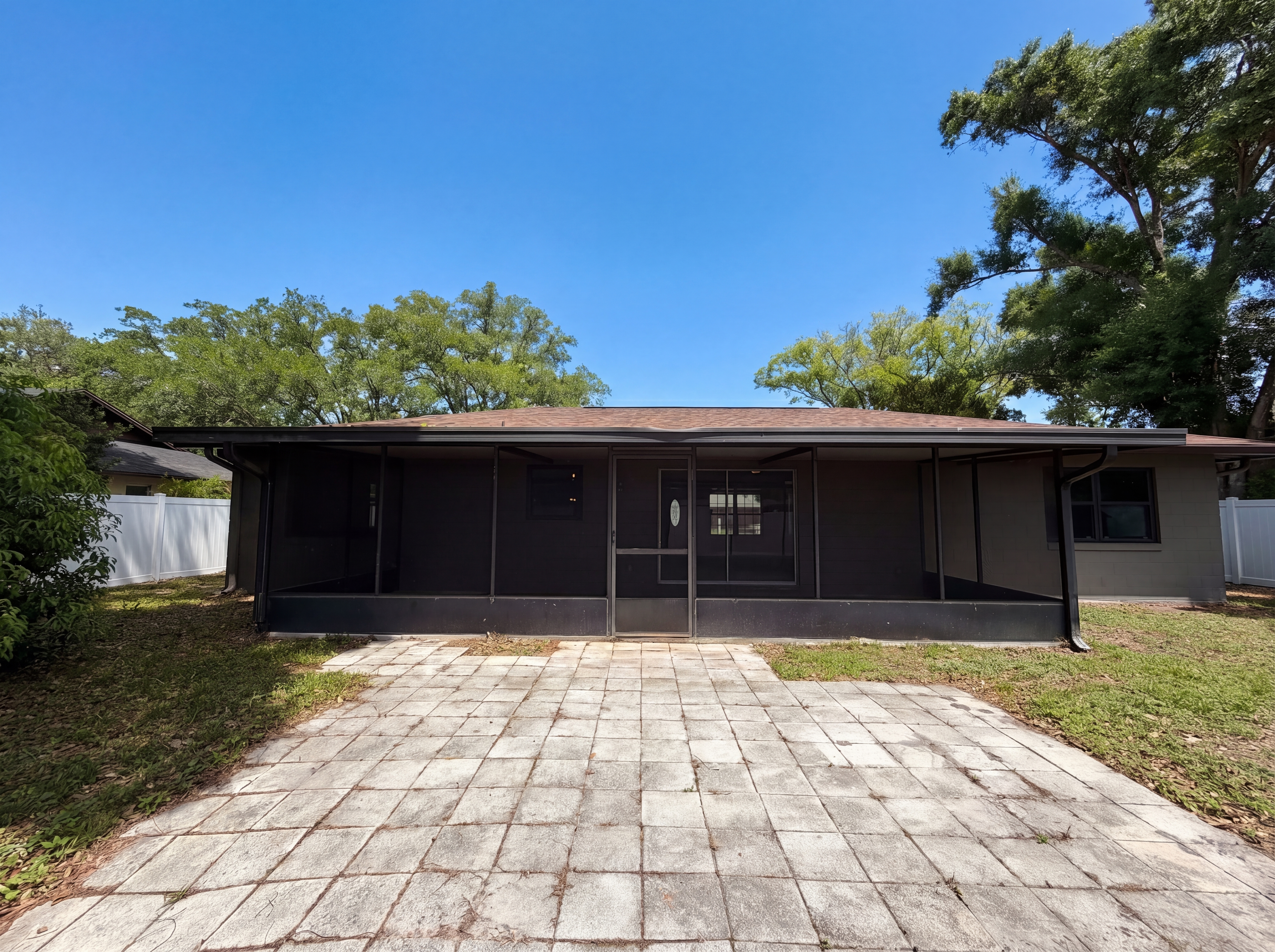 Photo 5 of 23 of 17621 Meadowbridge Dr, Lutz, FL