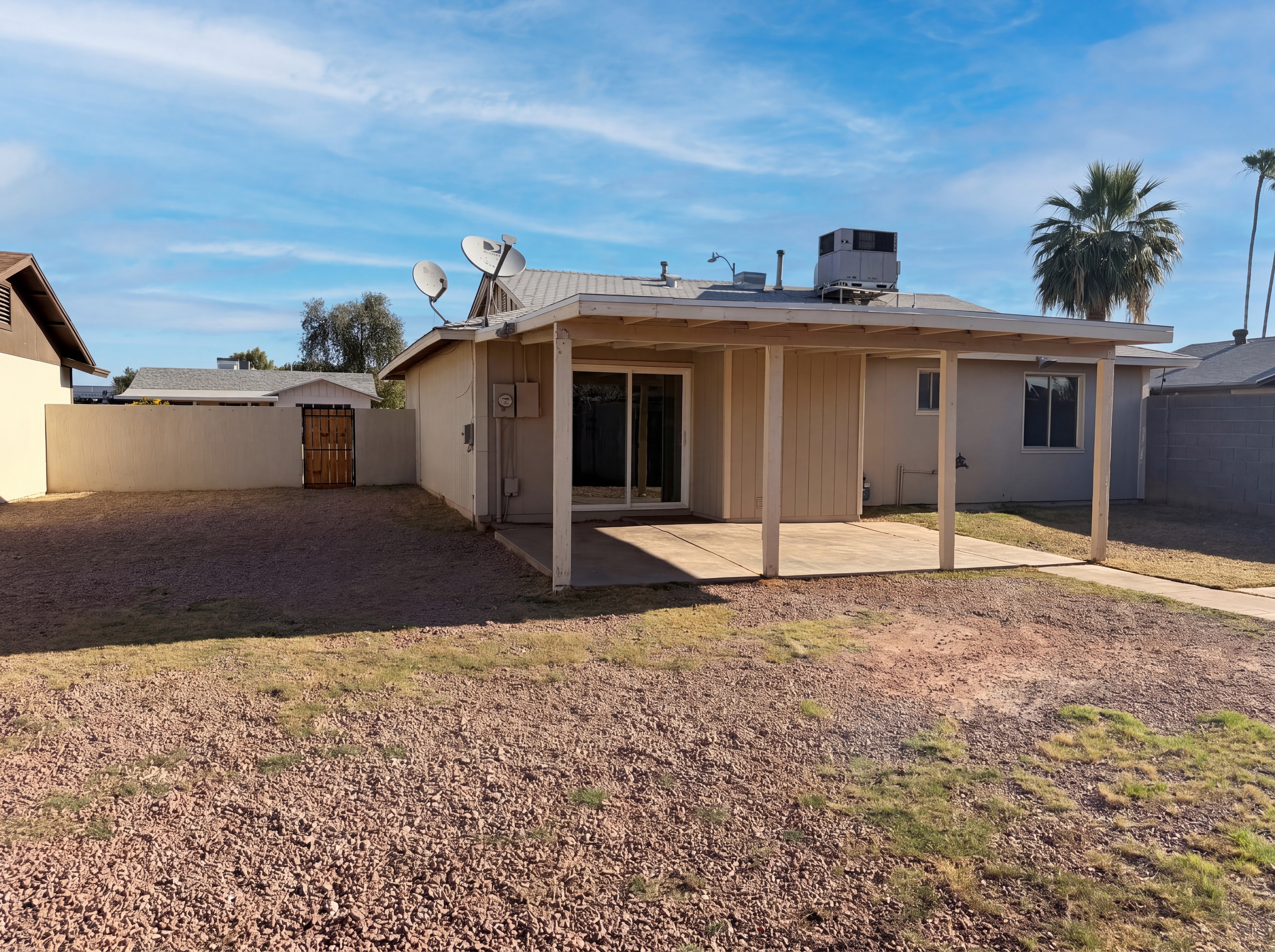 Photo 5 of 21 of 3339 W Country Gables Dr, Phoenix, AZ