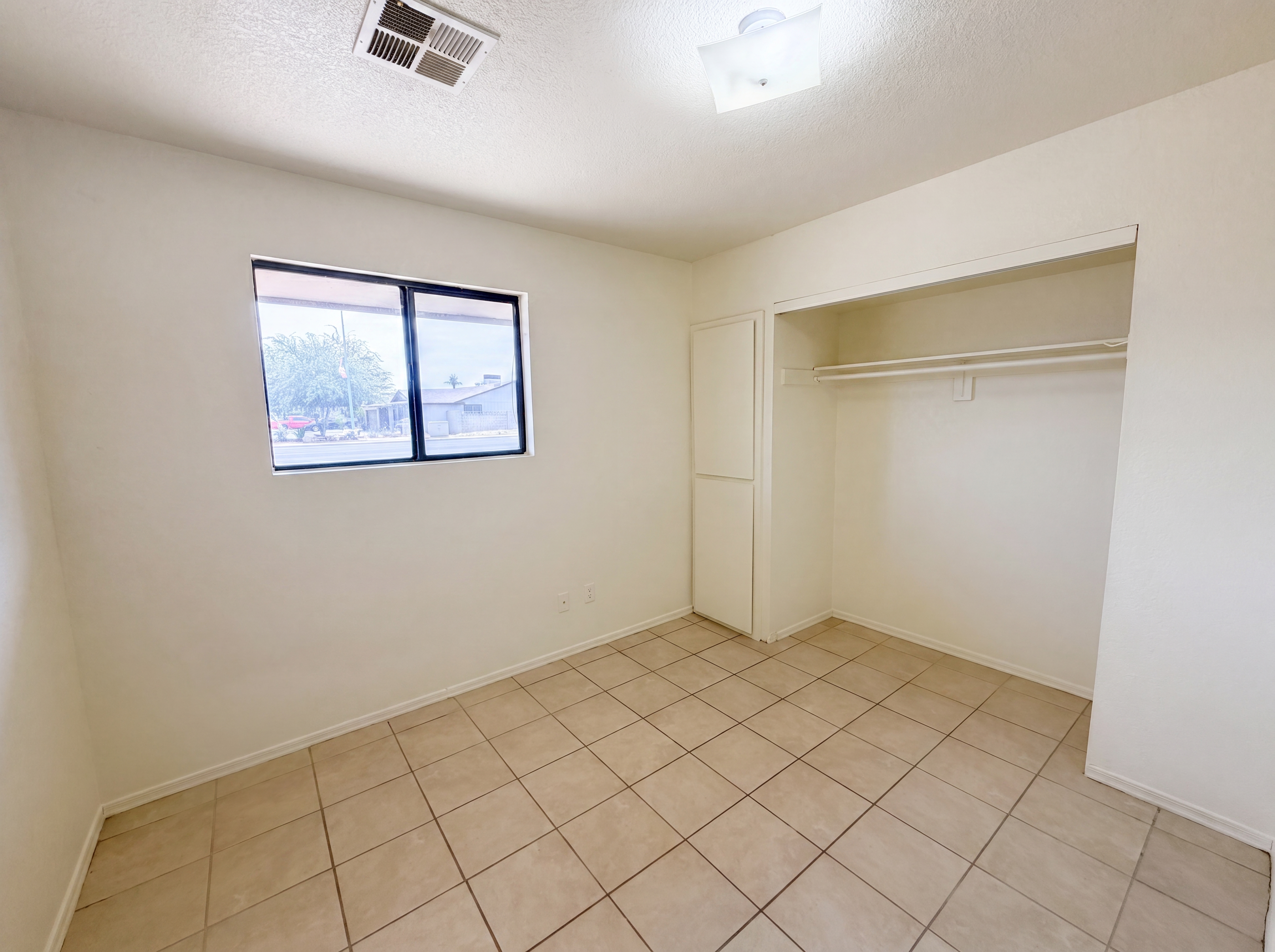 Photo 8 of 19 of 4636 N 67th Ave, Phoenix, AZ