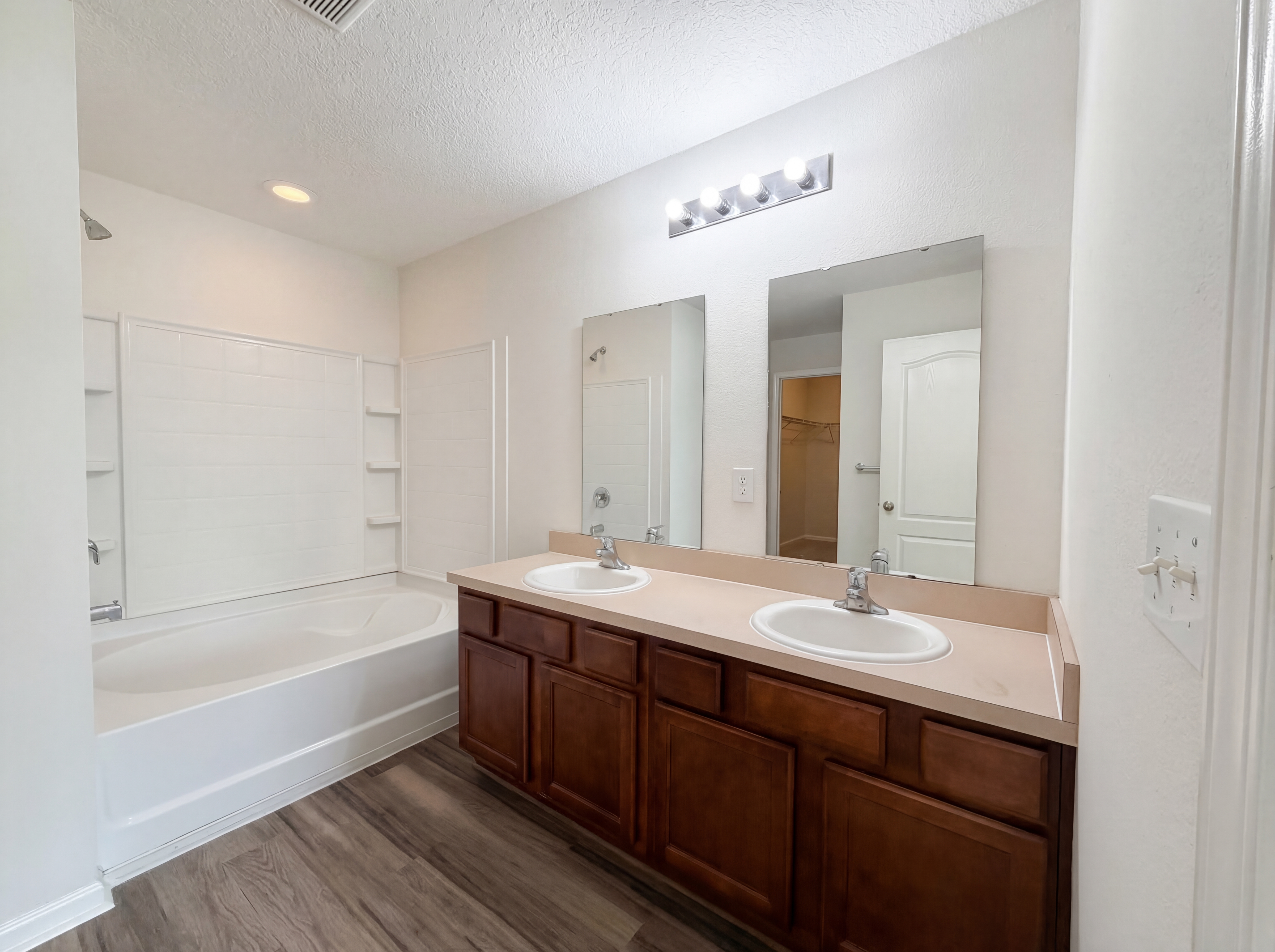 Photo 18 of 21 of 8852 Cumbria Ct, Jacksonville, FL