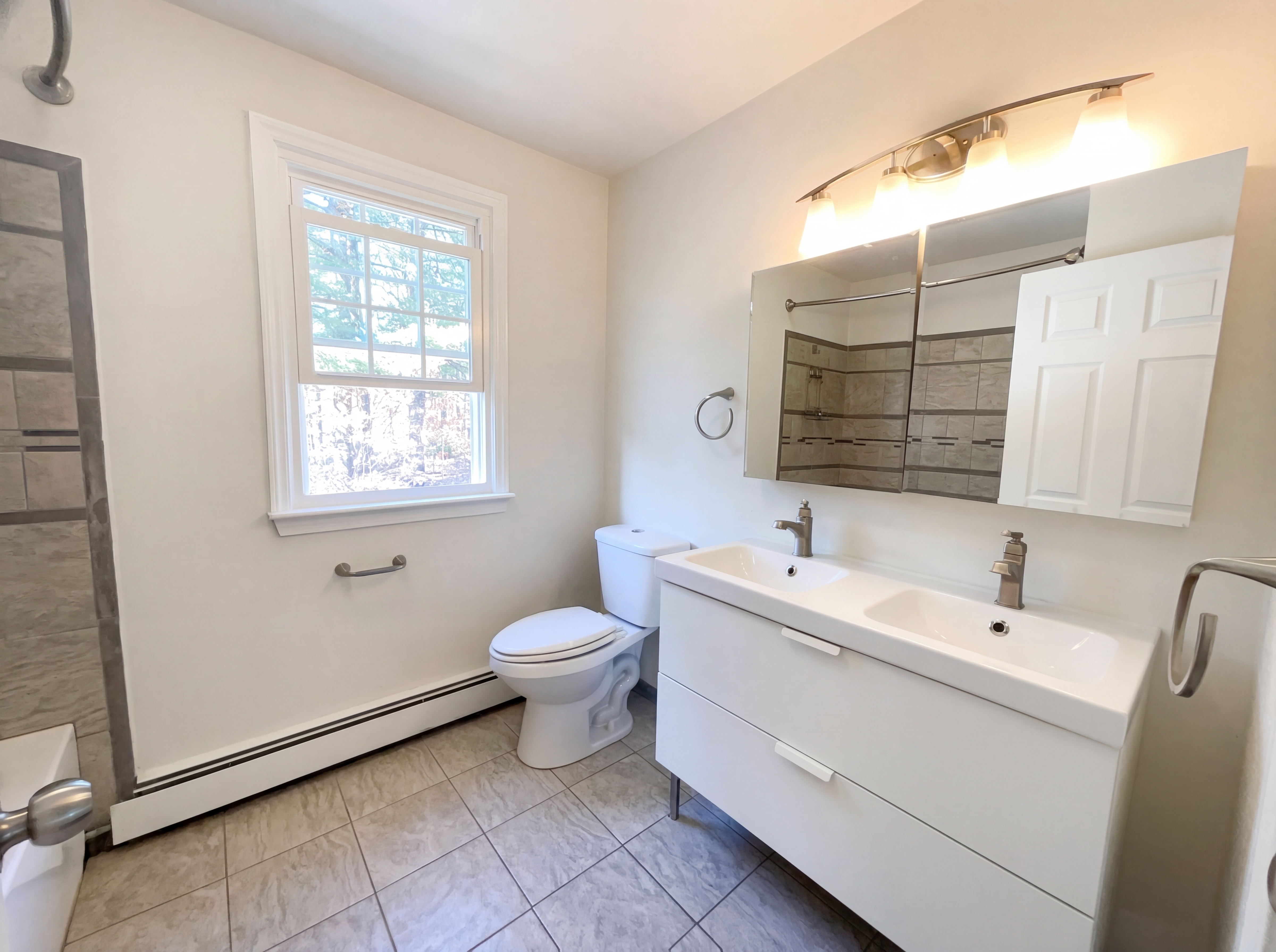 Photo 24 of 36 of 5 Tracy Ann Dr, North Grafton, MA