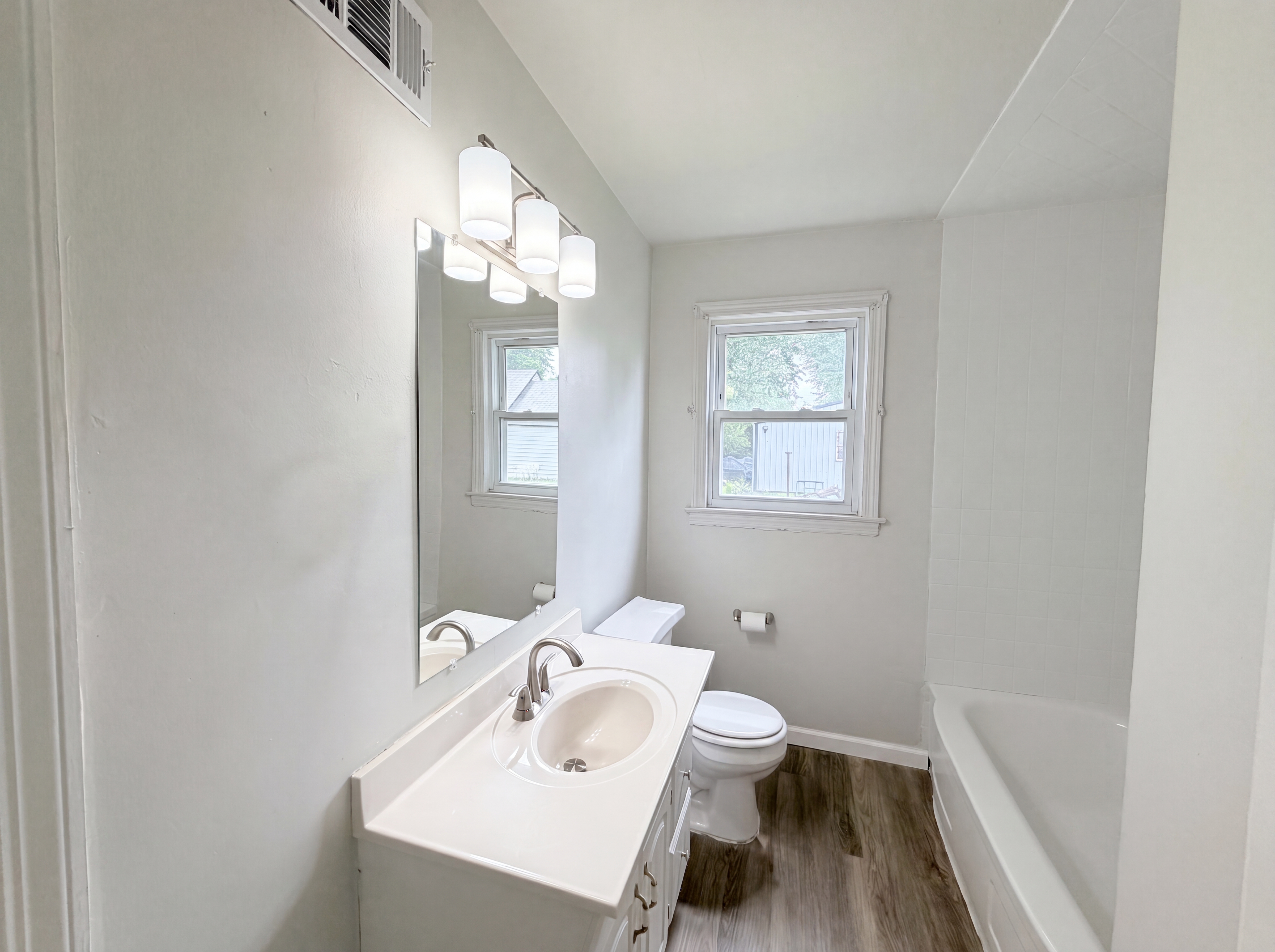 Photo 6 of 17 of 820 Lilly Ln, Cincinnati, OH