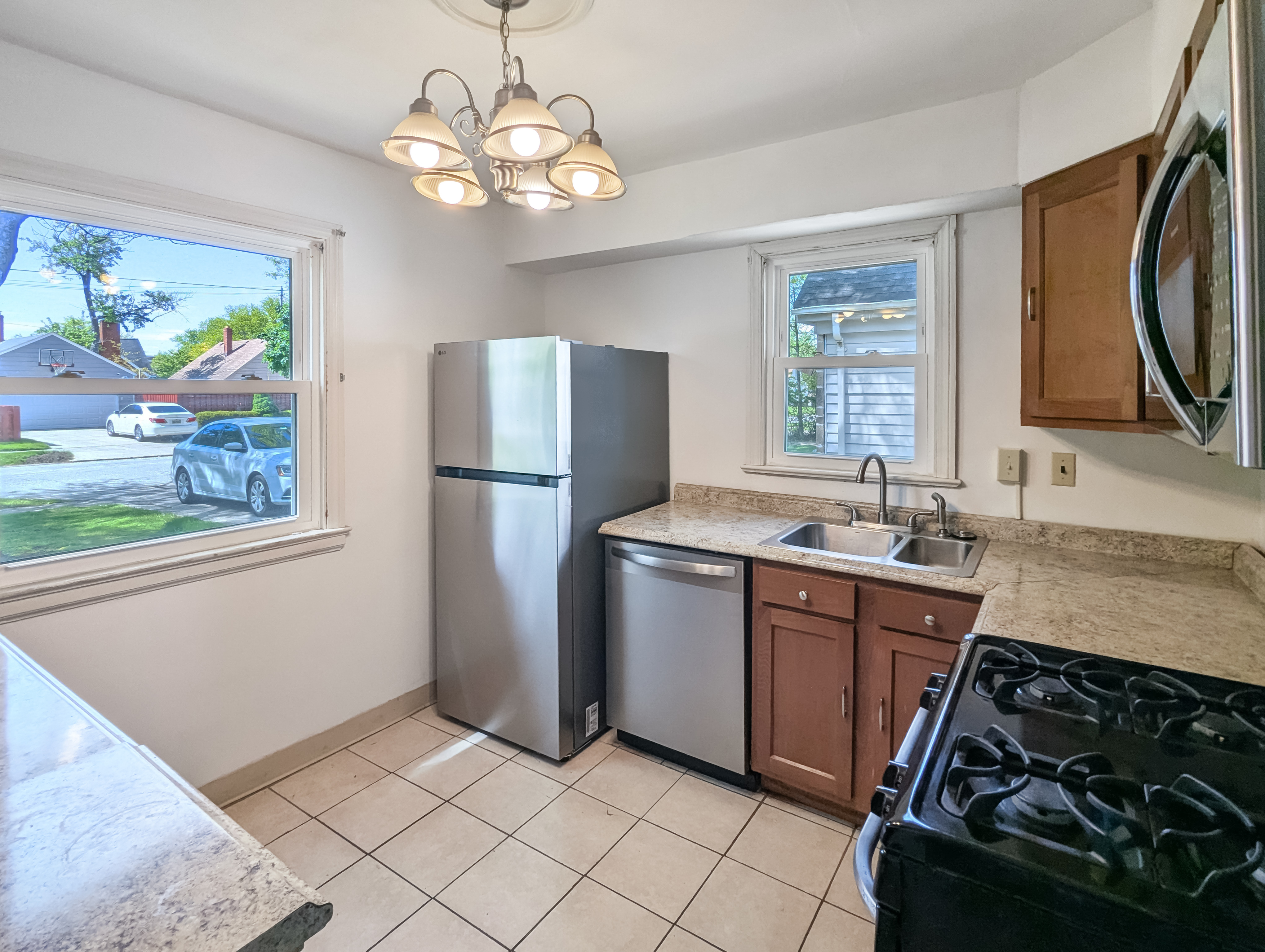 Photo 10 of 22 of 4135 Eastway Rd, Cleveland, OH