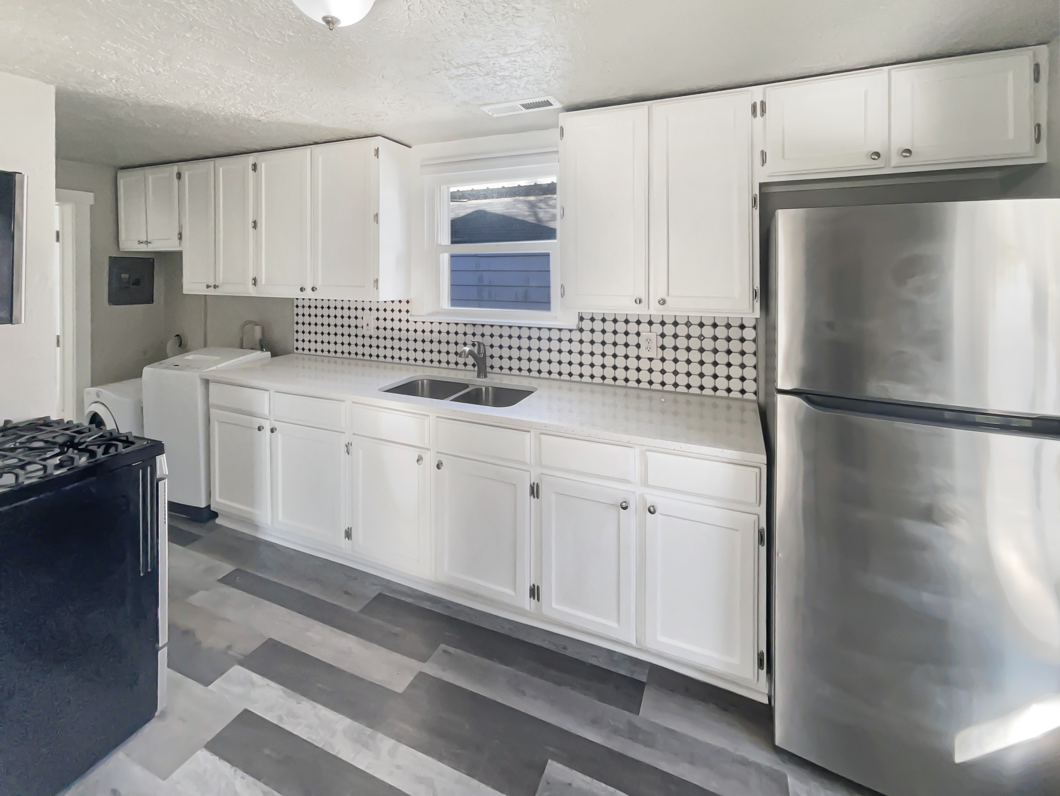 Photo 2 of 19 of 2865 Pingree Ave, Ogden, UT