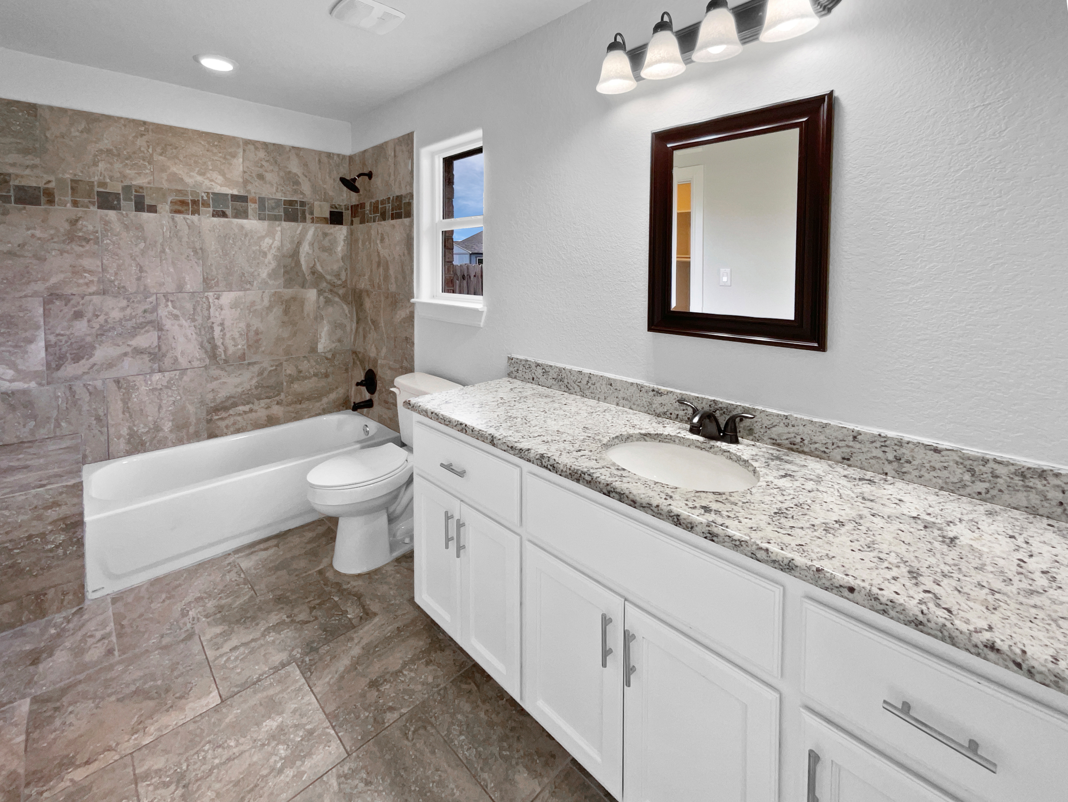 Photo 13 of 16 of 112 Halifax Cir, Palmer, TX