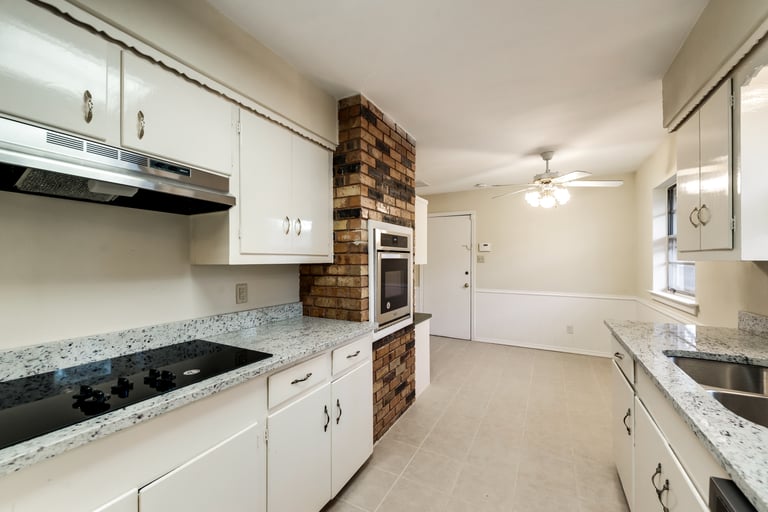 Photo 9 of 30 - 1005 McDonald Dr, Garland, TX 75041