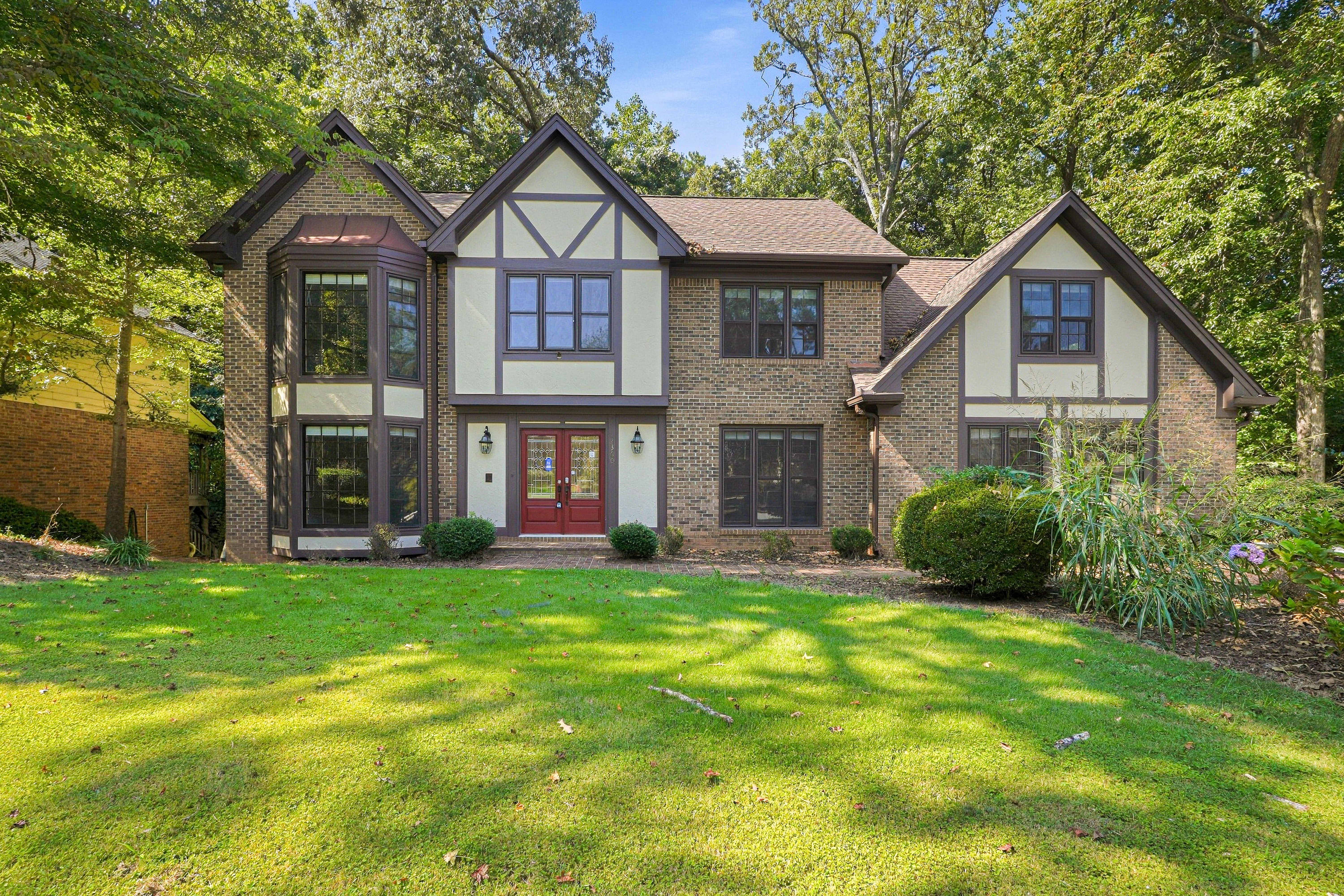 Photo 19 of 54 of 2360 Kimbrough Ct, Sandy Springs, GA