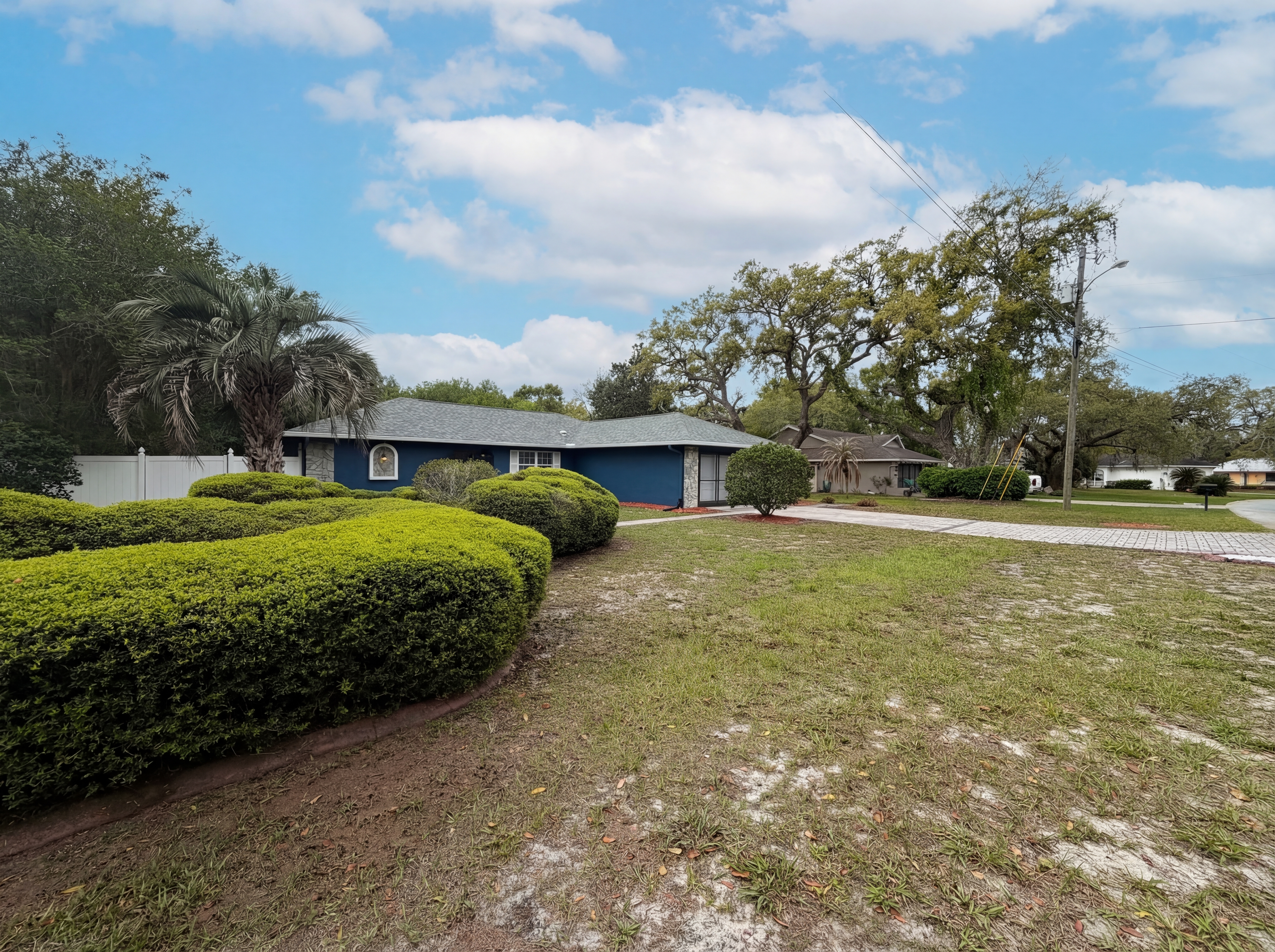 Photo 7 of 29 of 7650 Holiday Dr, Spring Hill, FL