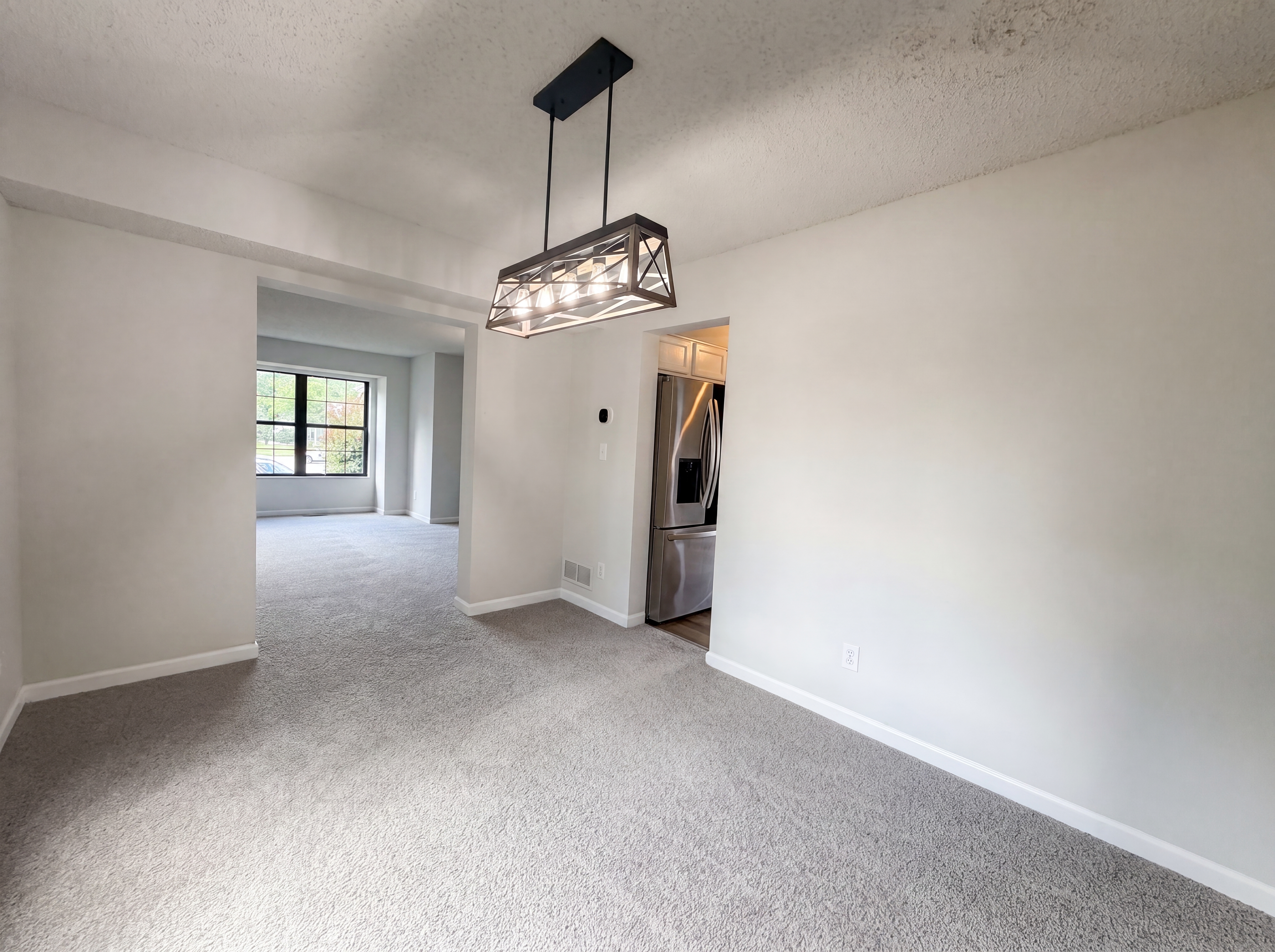 Photo 8 of 41 of 3581 Meadowgate Ct, Pickerington, OH