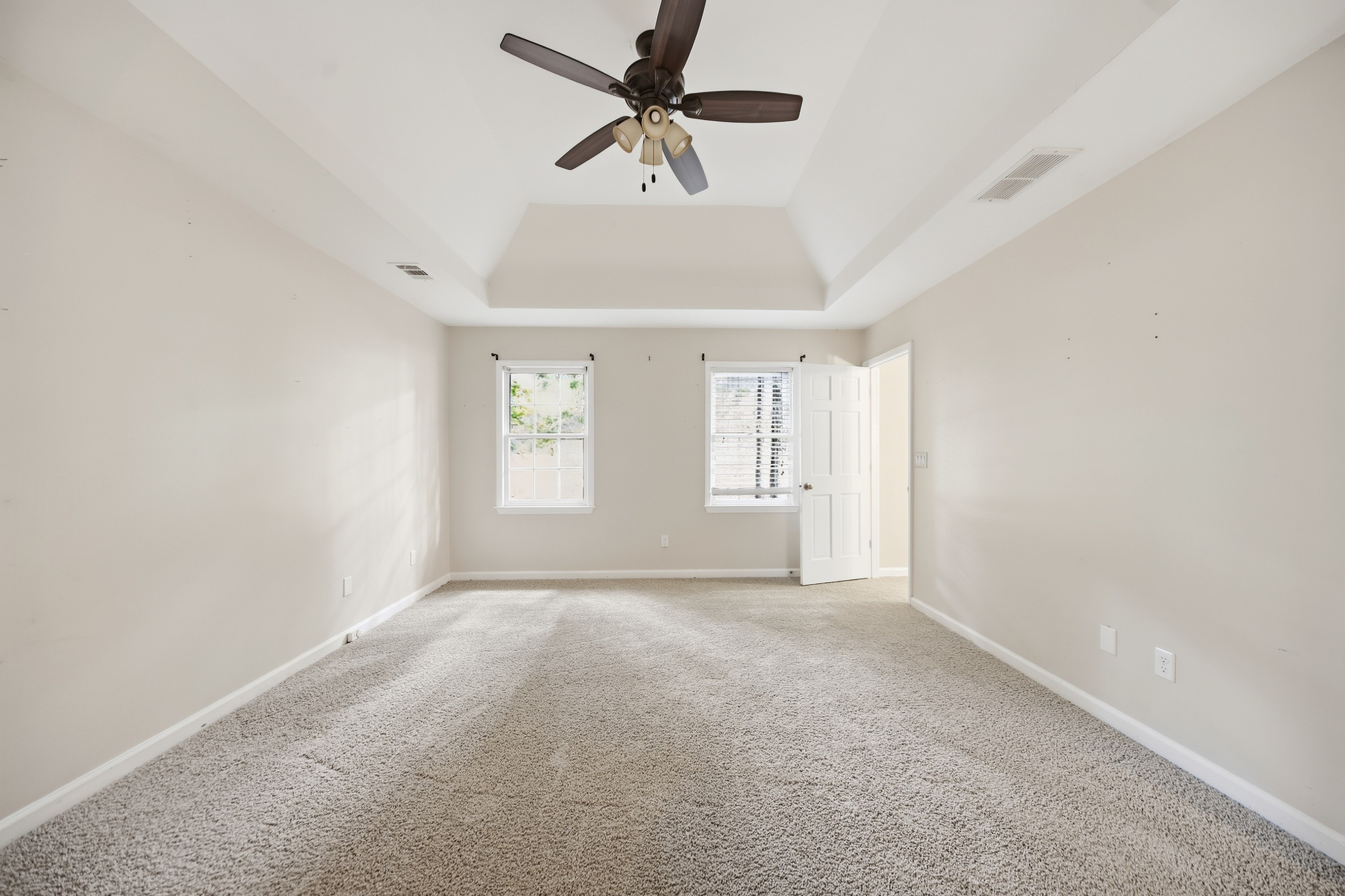 Photo 15 of 40 of 4003 Oakview Ct, Alpharetta, GA