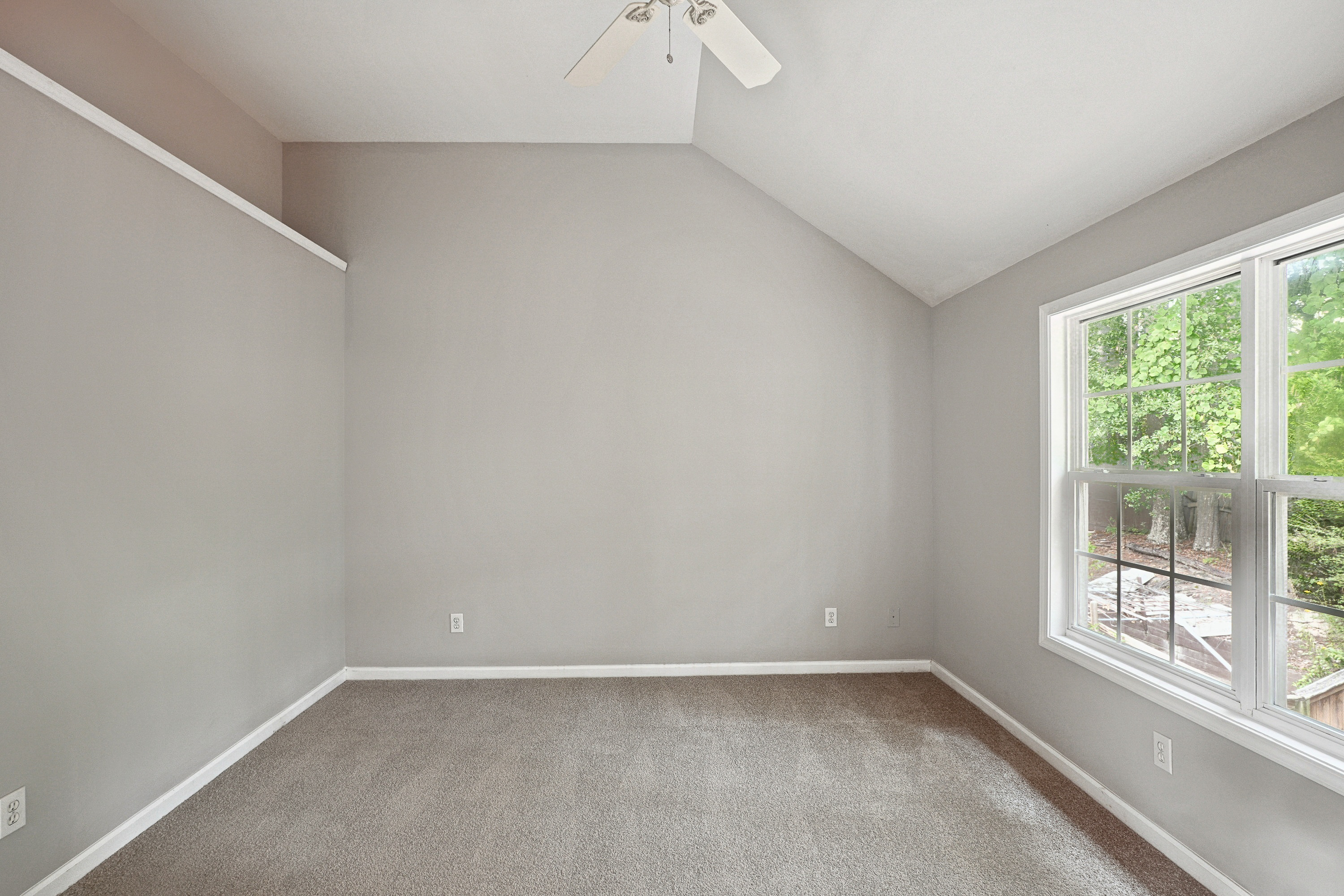 Photo 13 of 27 of 5659 Chatham Cir, Norcross, GA