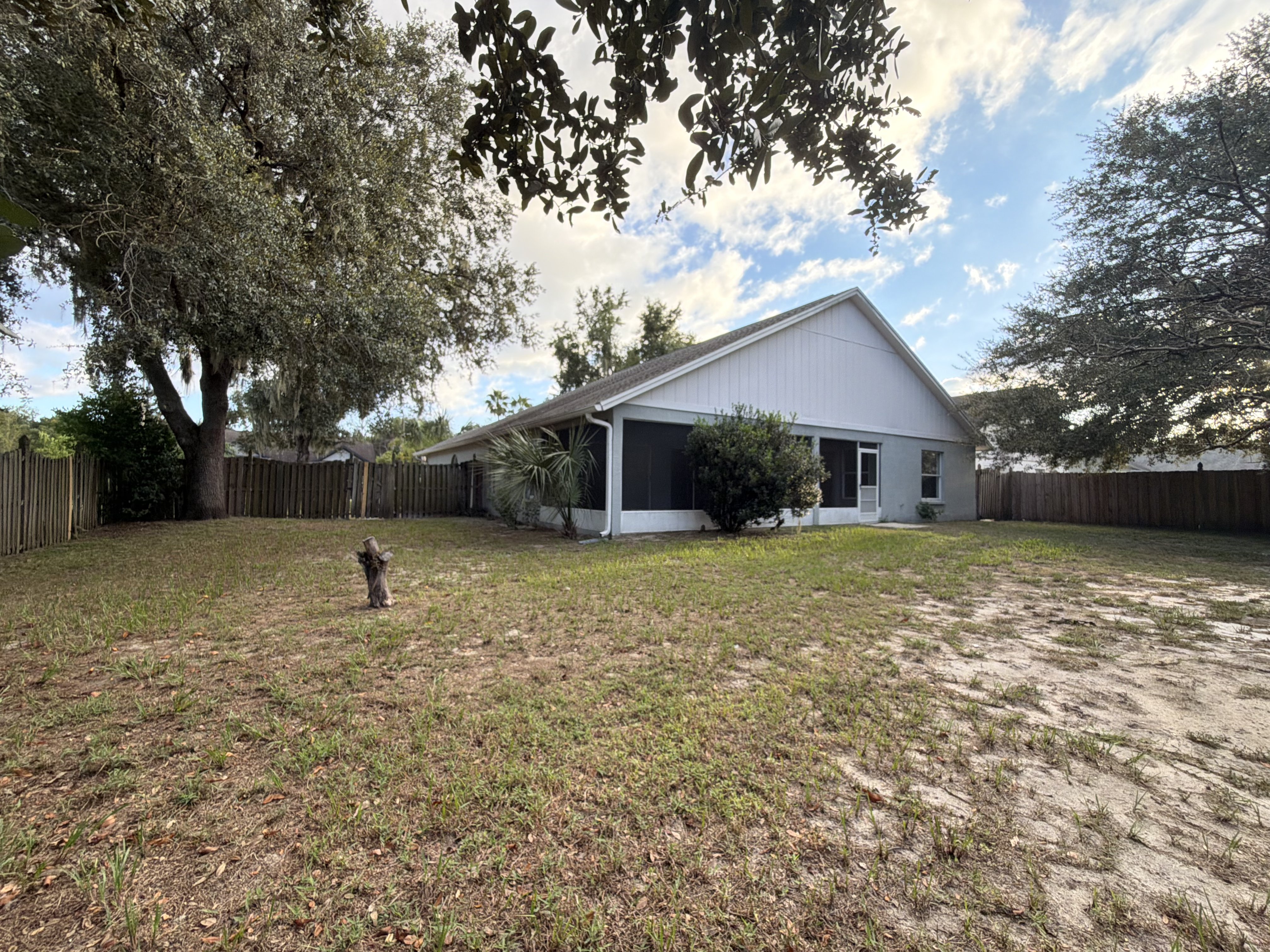 Photo 40 of 41 of 9703 Glenpointe Dr, Riverview, FL
