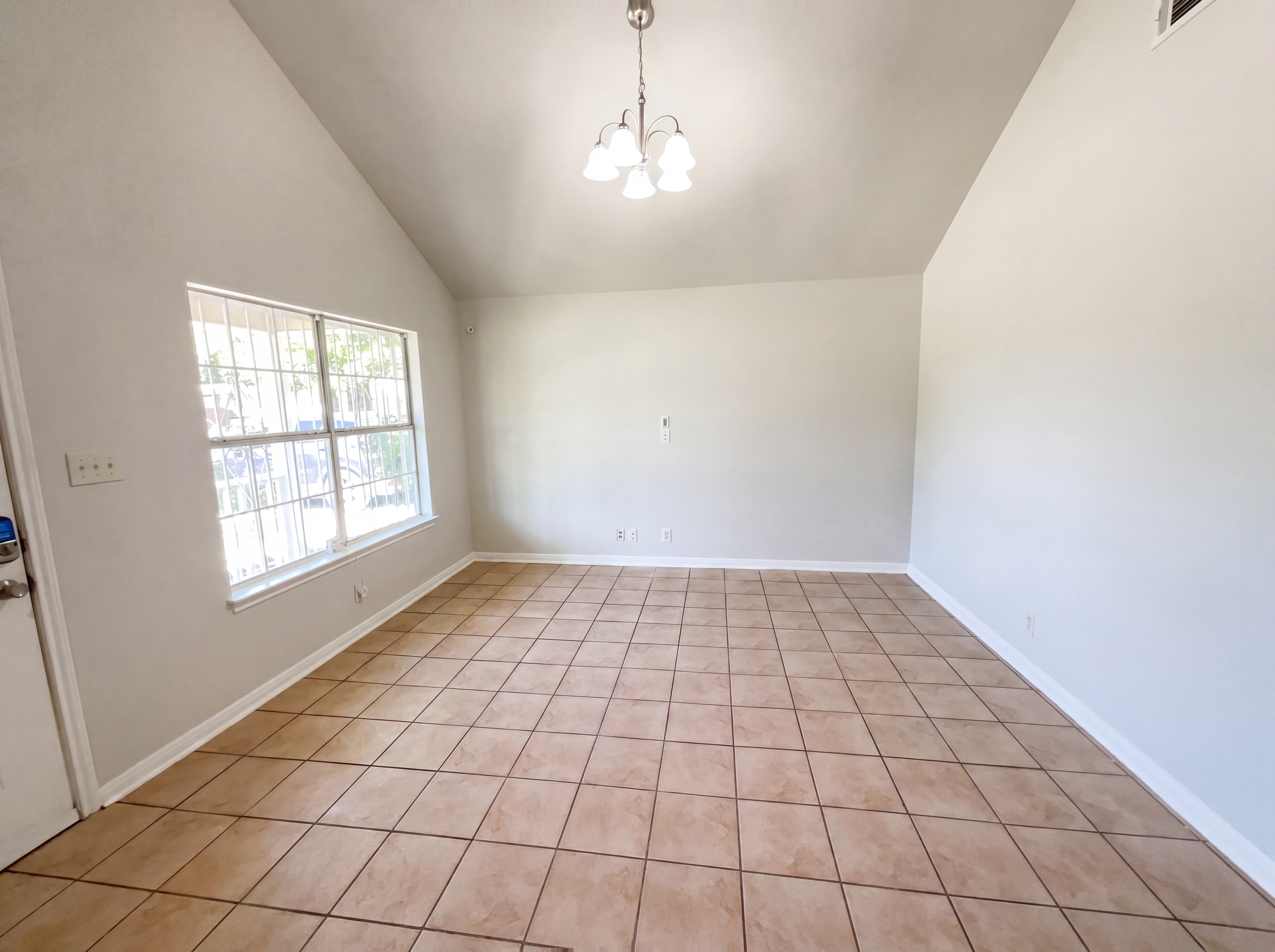 Photo 3 of 17 of 236 Lawton St, San Antonio, TX