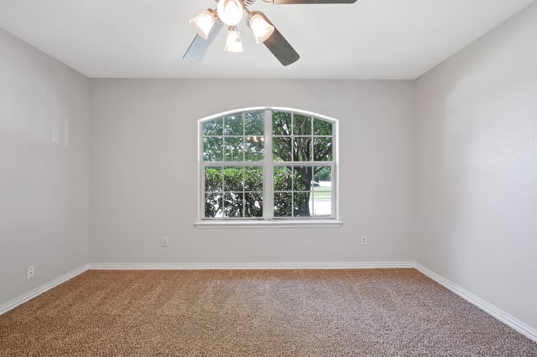 Photo 20 of 26 - 9812 Parkmere Dr, Fort Worth, TX 76108