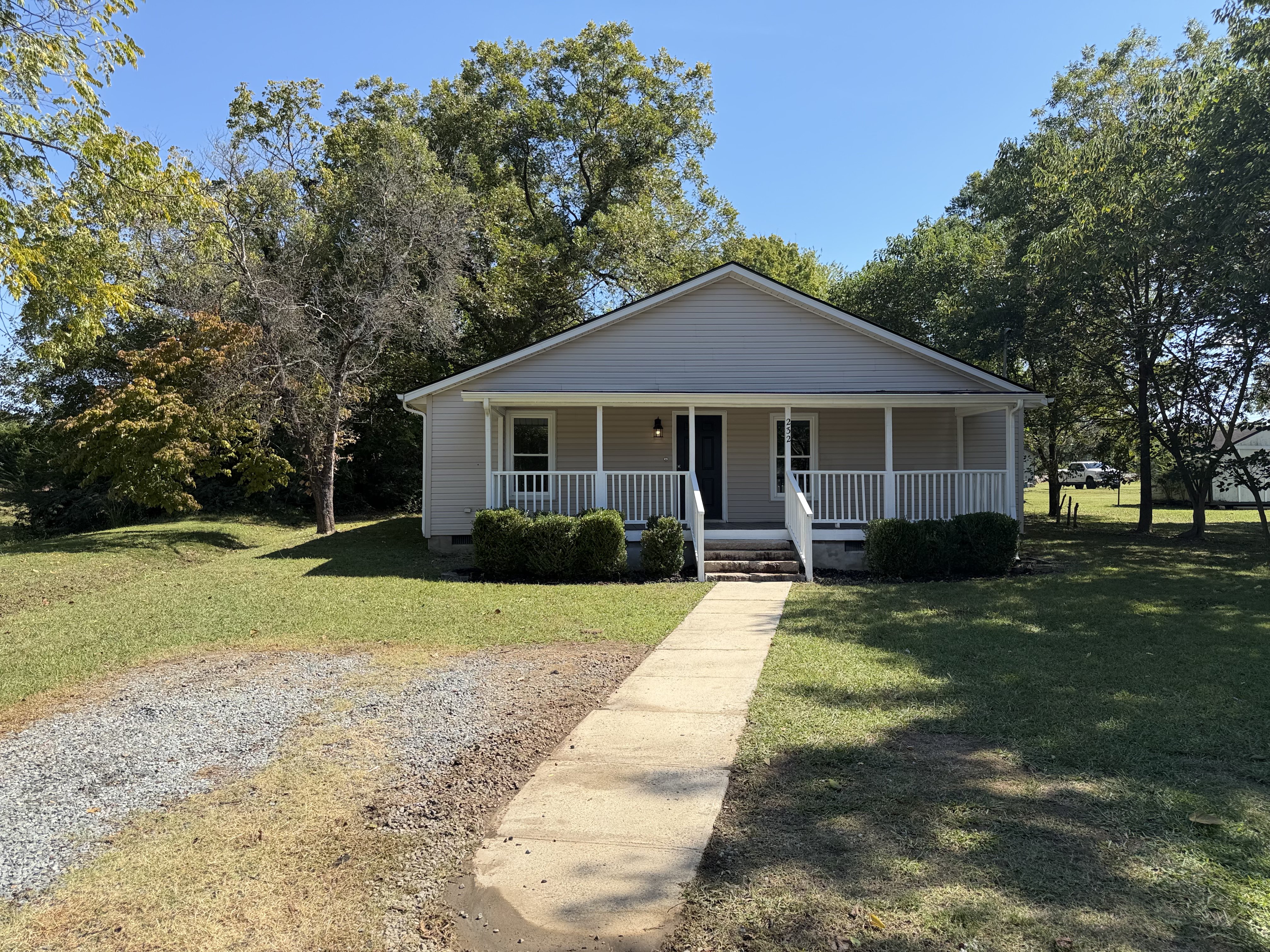 Photo 7 of 26 of 232 N River St, Mount Holly, NC