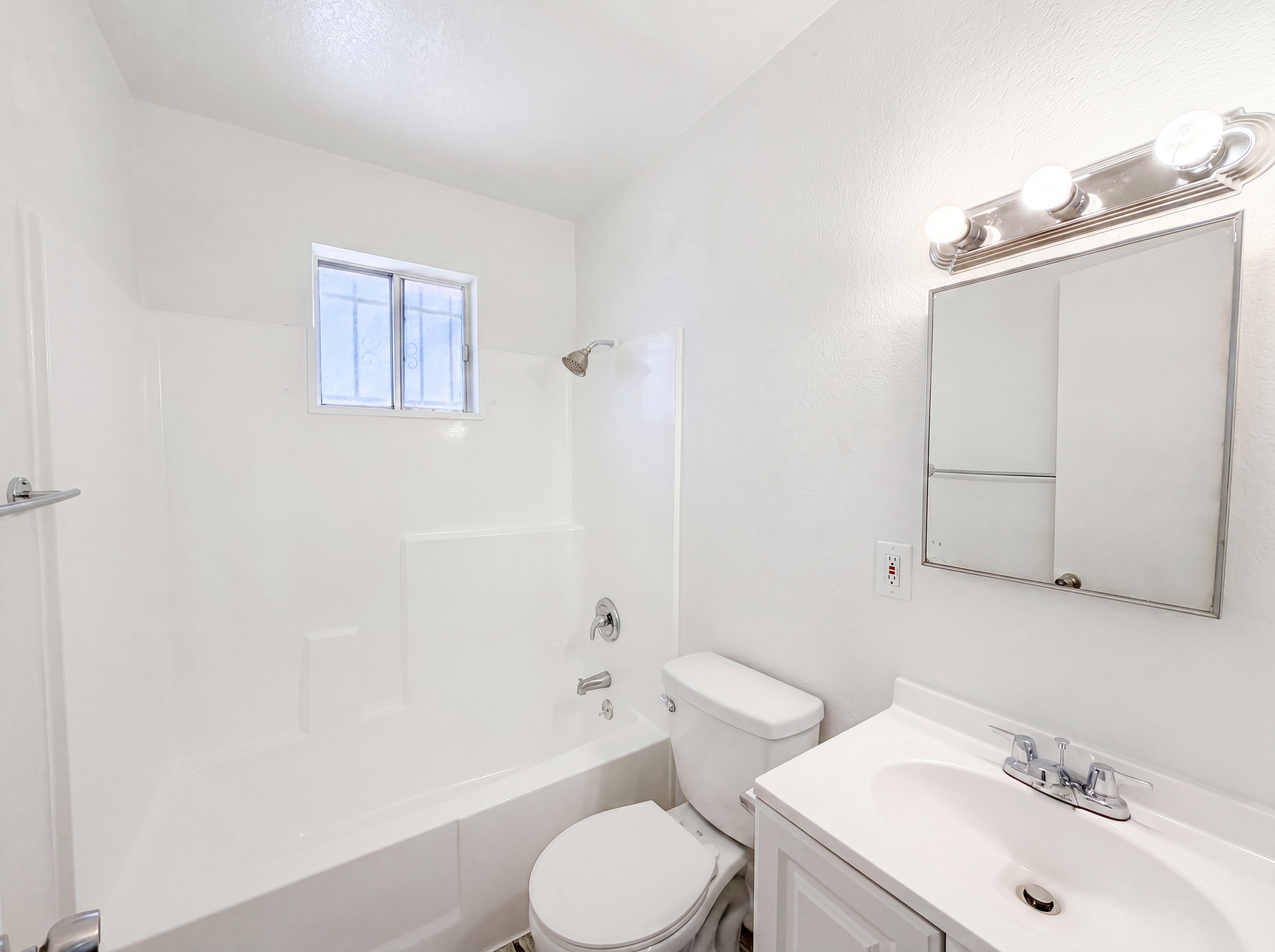 Photo 9 of 17 of 4451 S 20th St, Phoenix, AZ