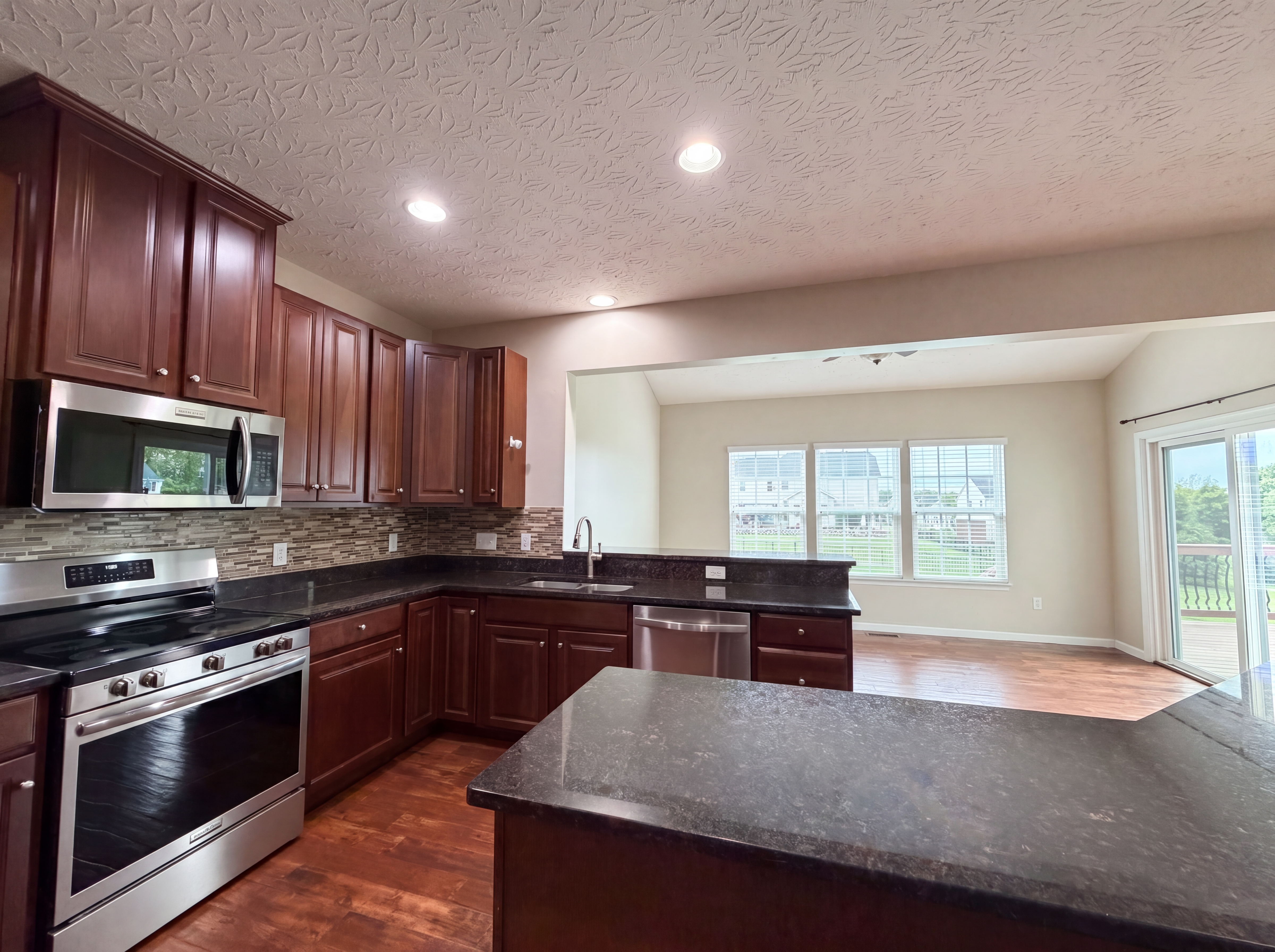 Photo 11 of 37 of 7533 Cherokee Ln, Liberty Township, OH