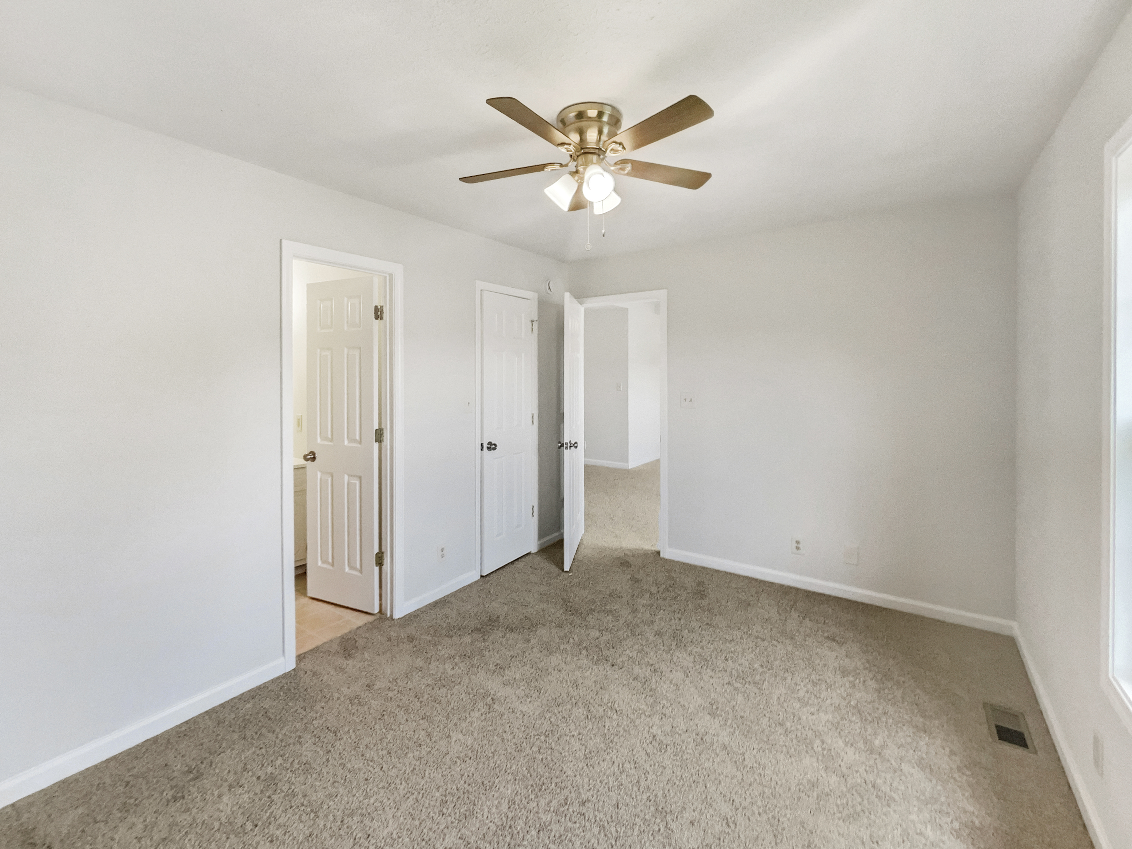 Photo 17 of 21 of 1274 Silver Star Dr, Clarksville, TN