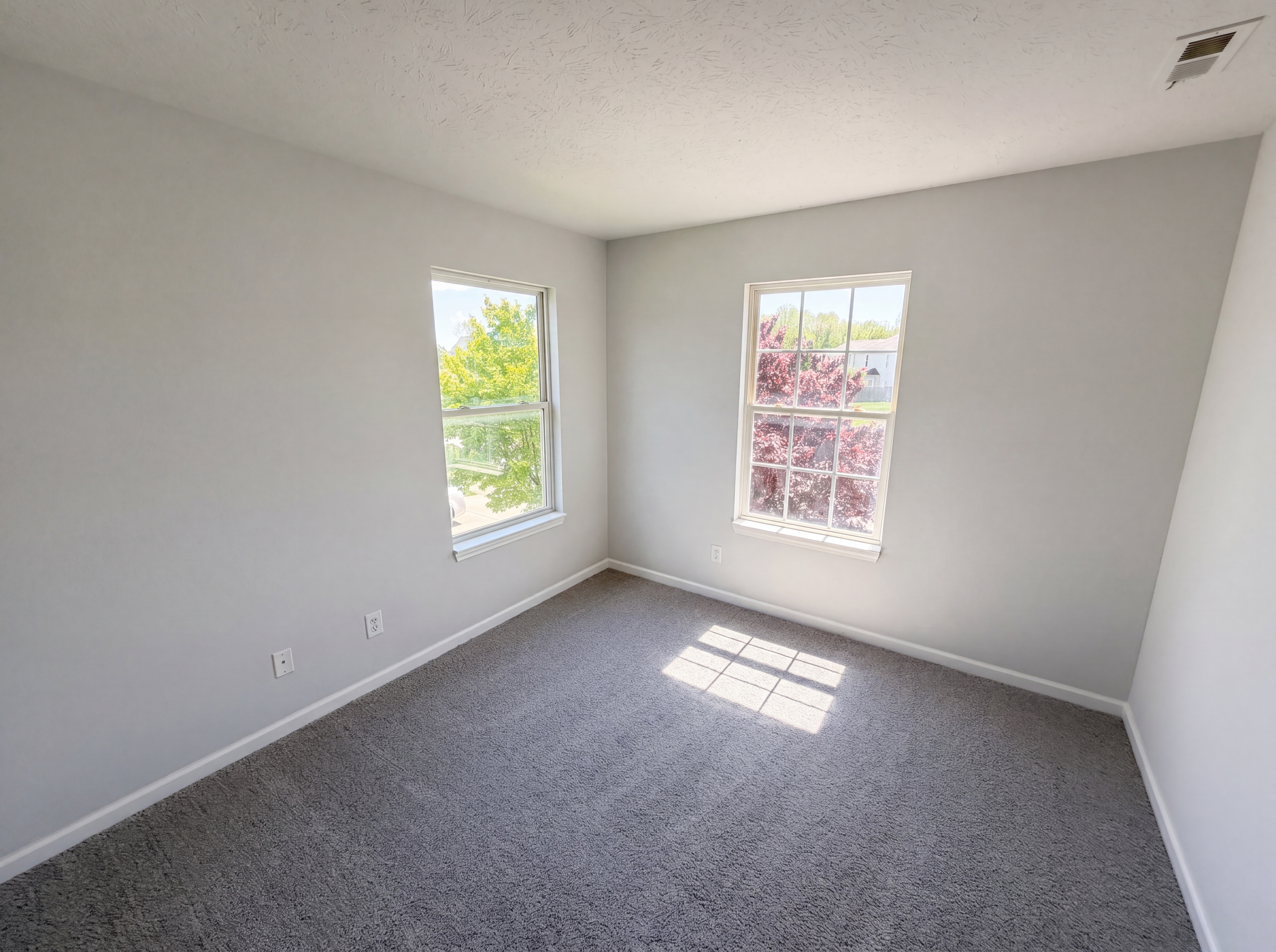 Photo 13 of 22 of 4322 Rhapsody Ln, Indianapolis, IN