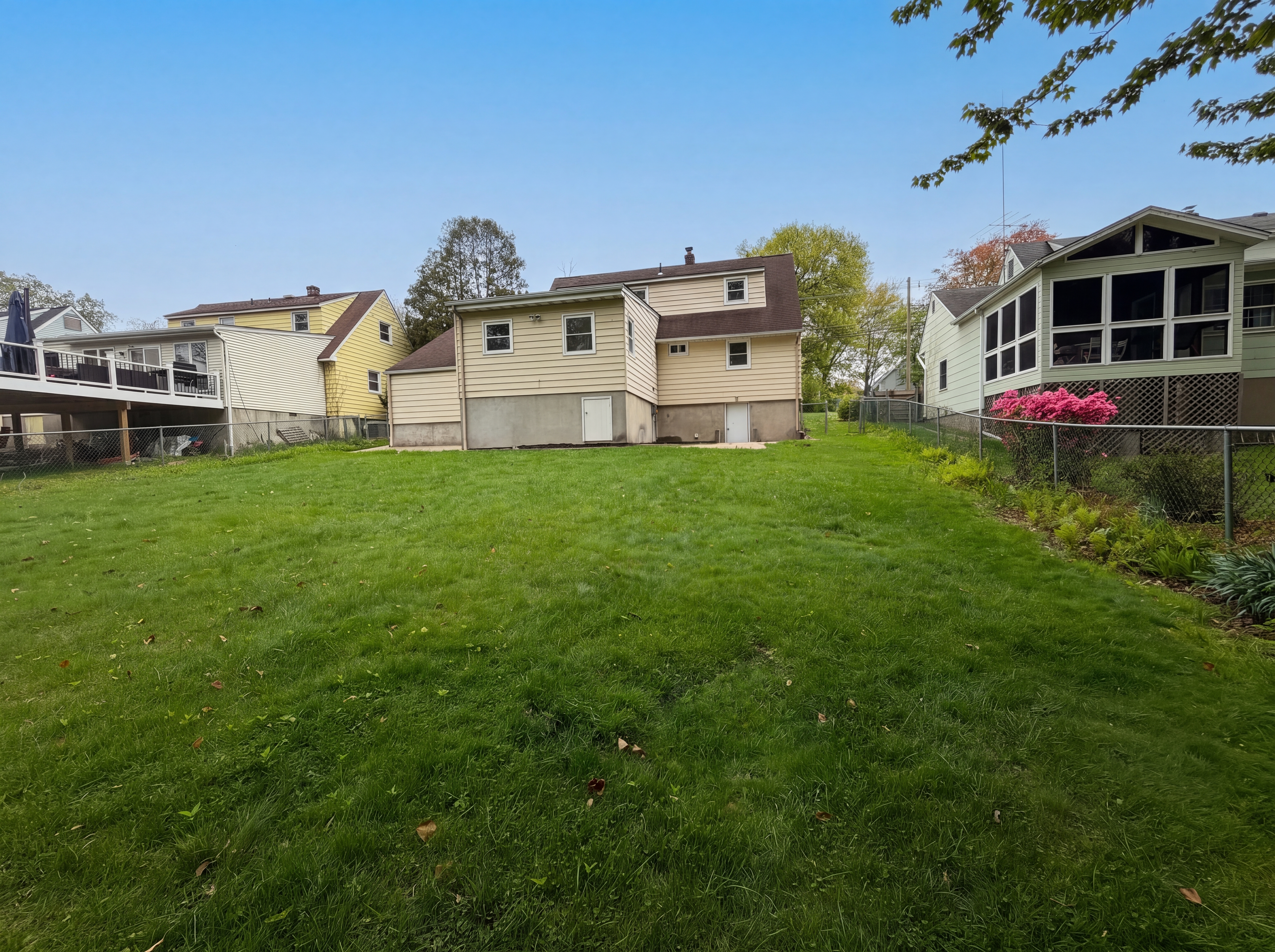 Photo 5 of 42 of 616 River Rd, Teaneck, NJ