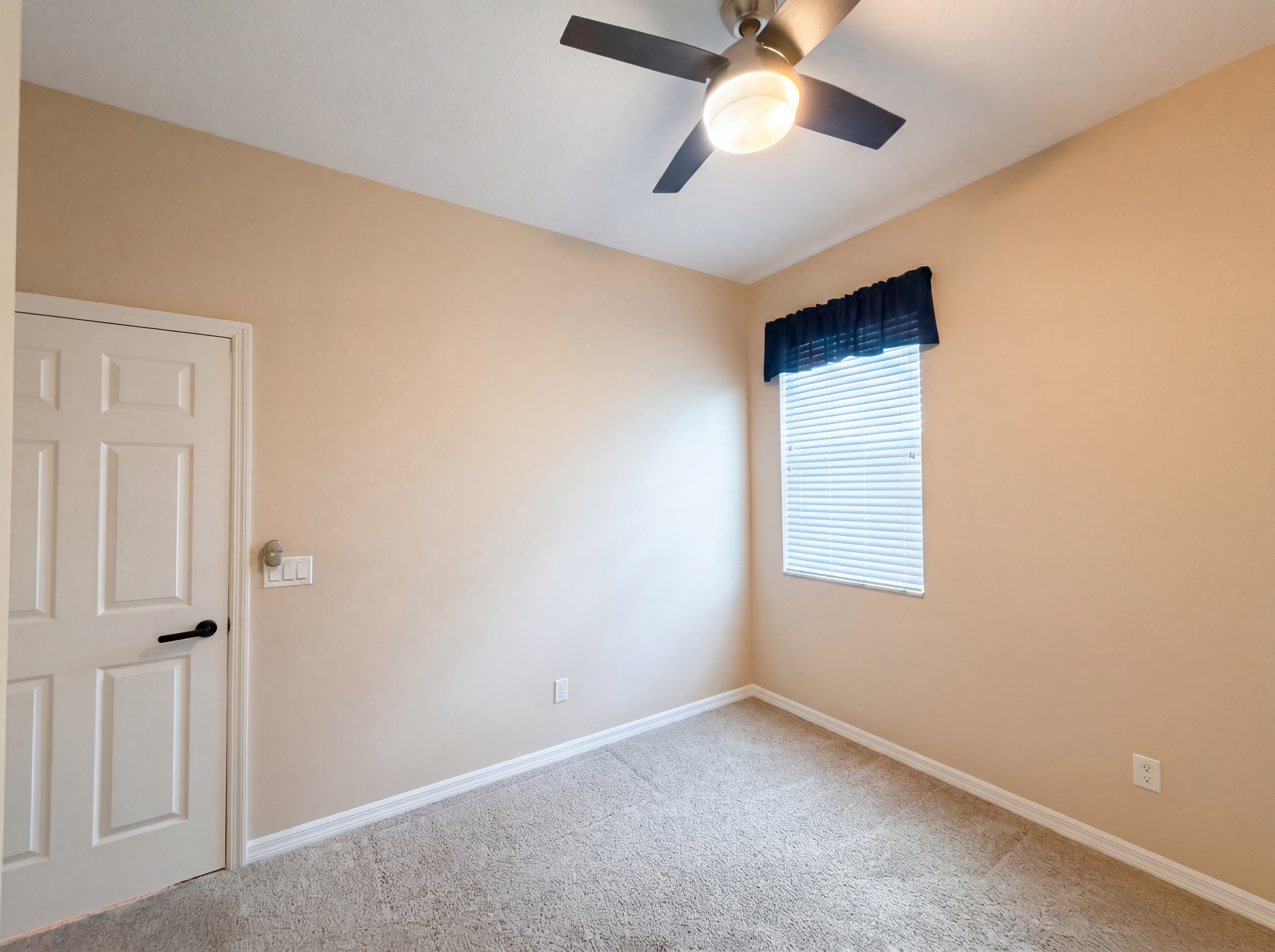 Photo 16 of 27 of 5605 Windsong Oak Dr, Leesburg, FL